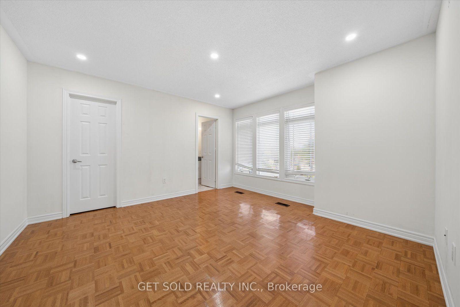 Photo 30 of 135 Earlsbridge Boulevard, Brampton, Fletcher's Meadow — HOMEH