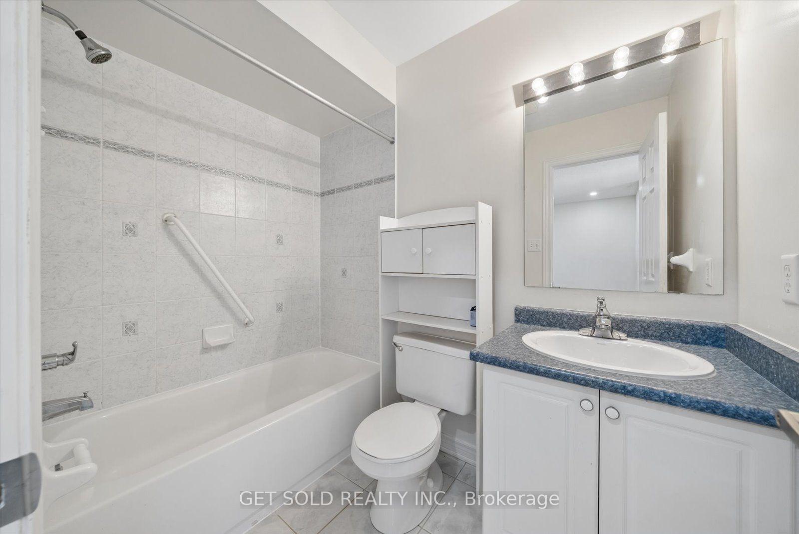 Photo 32 of 135 Earlsbridge Boulevard, Brampton, Fletcher's Meadow — HOMEH