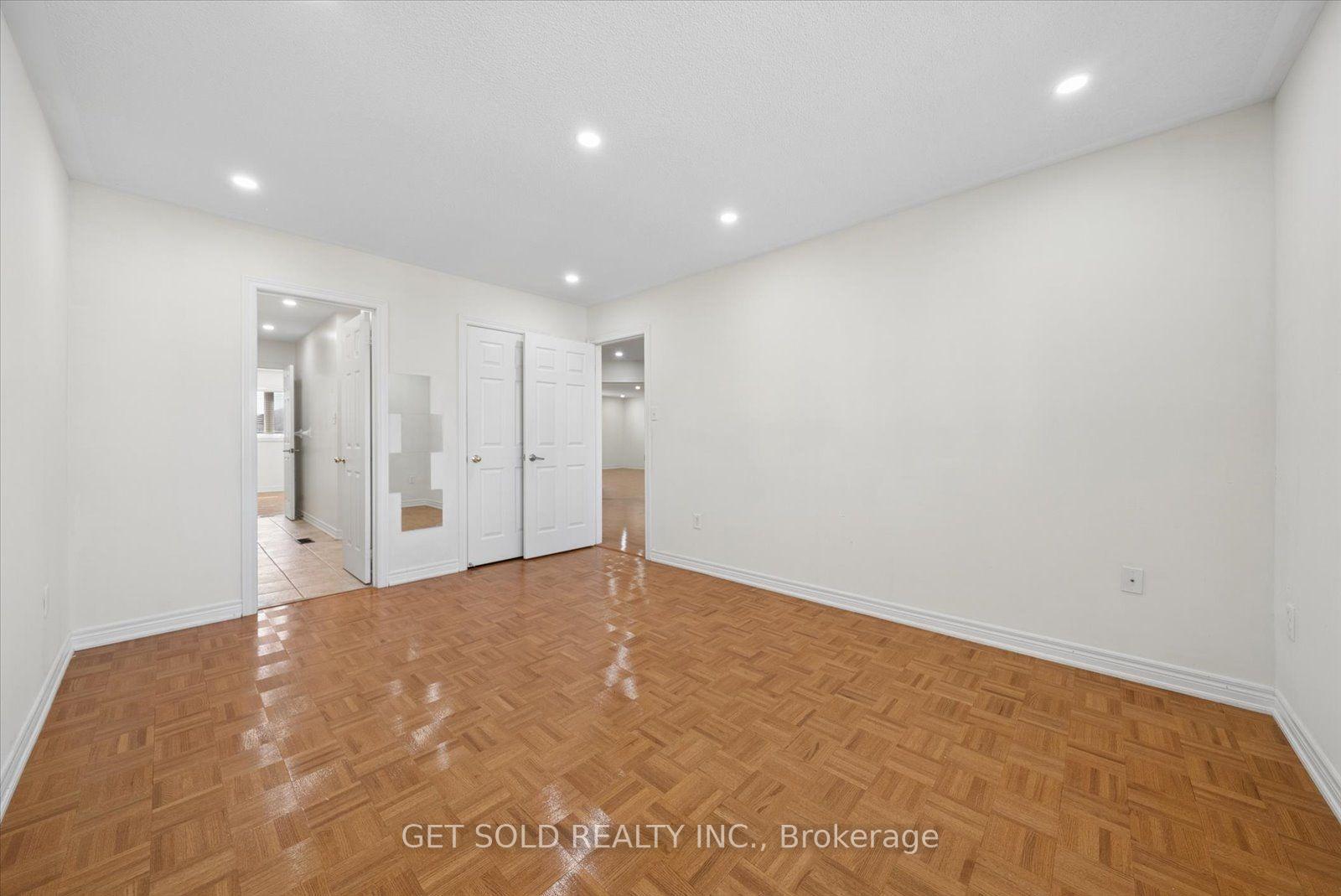 Photo 34 of 135 Earlsbridge Boulevard, Brampton, Fletcher's Meadow — HOMEH