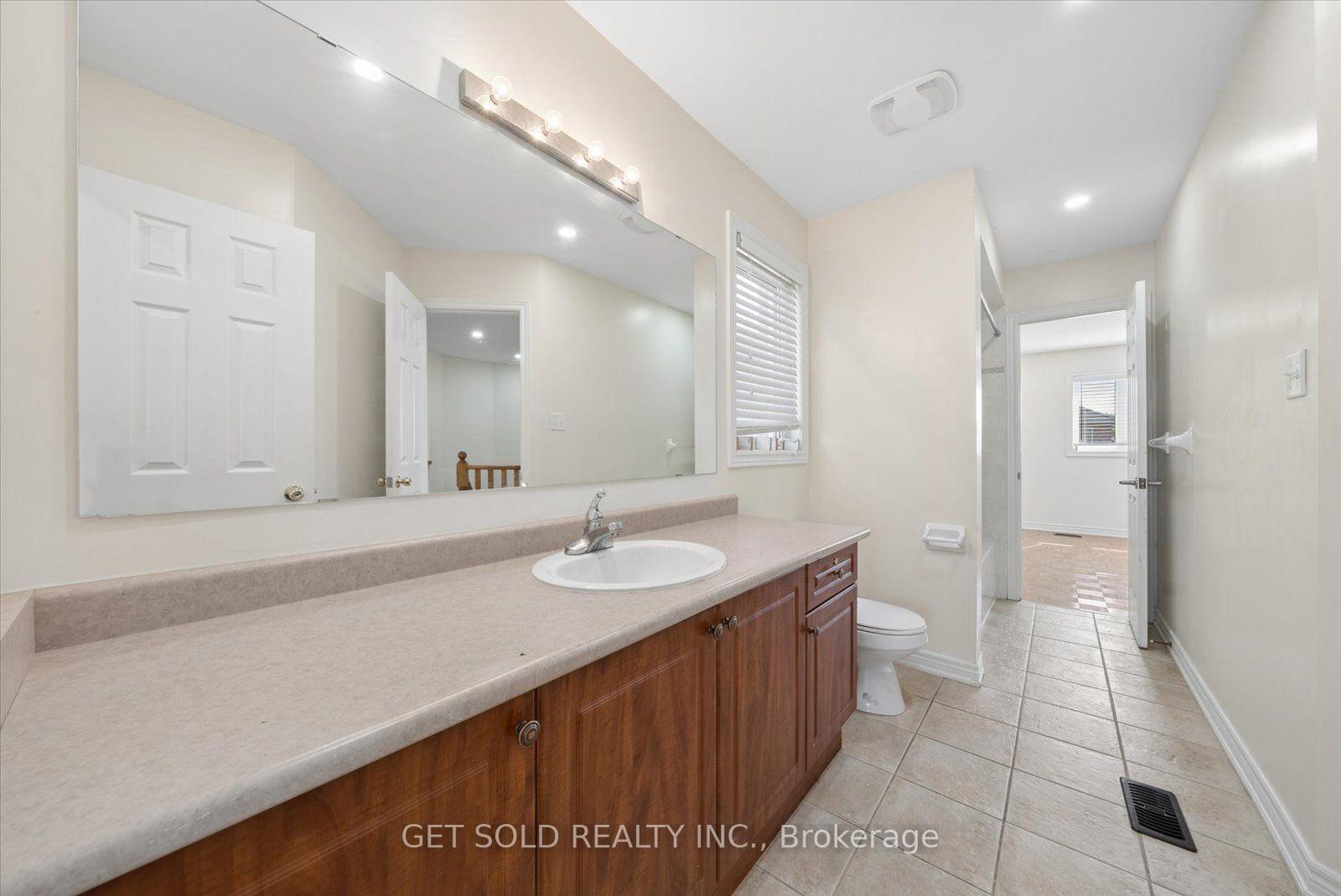 Photo 35 of 135 Earlsbridge Boulevard, Brampton, Fletcher's Meadow — HOMEH