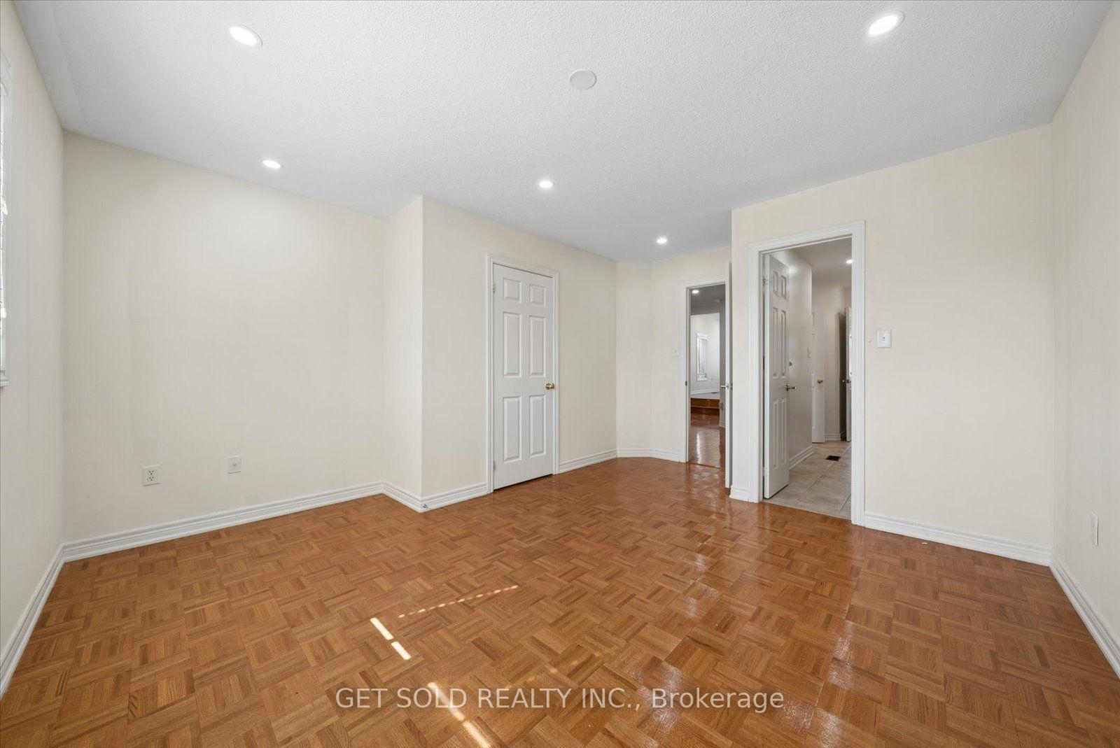 Photo 37 of 135 Earlsbridge Boulevard, Brampton, Fletcher's Meadow — HOMEH