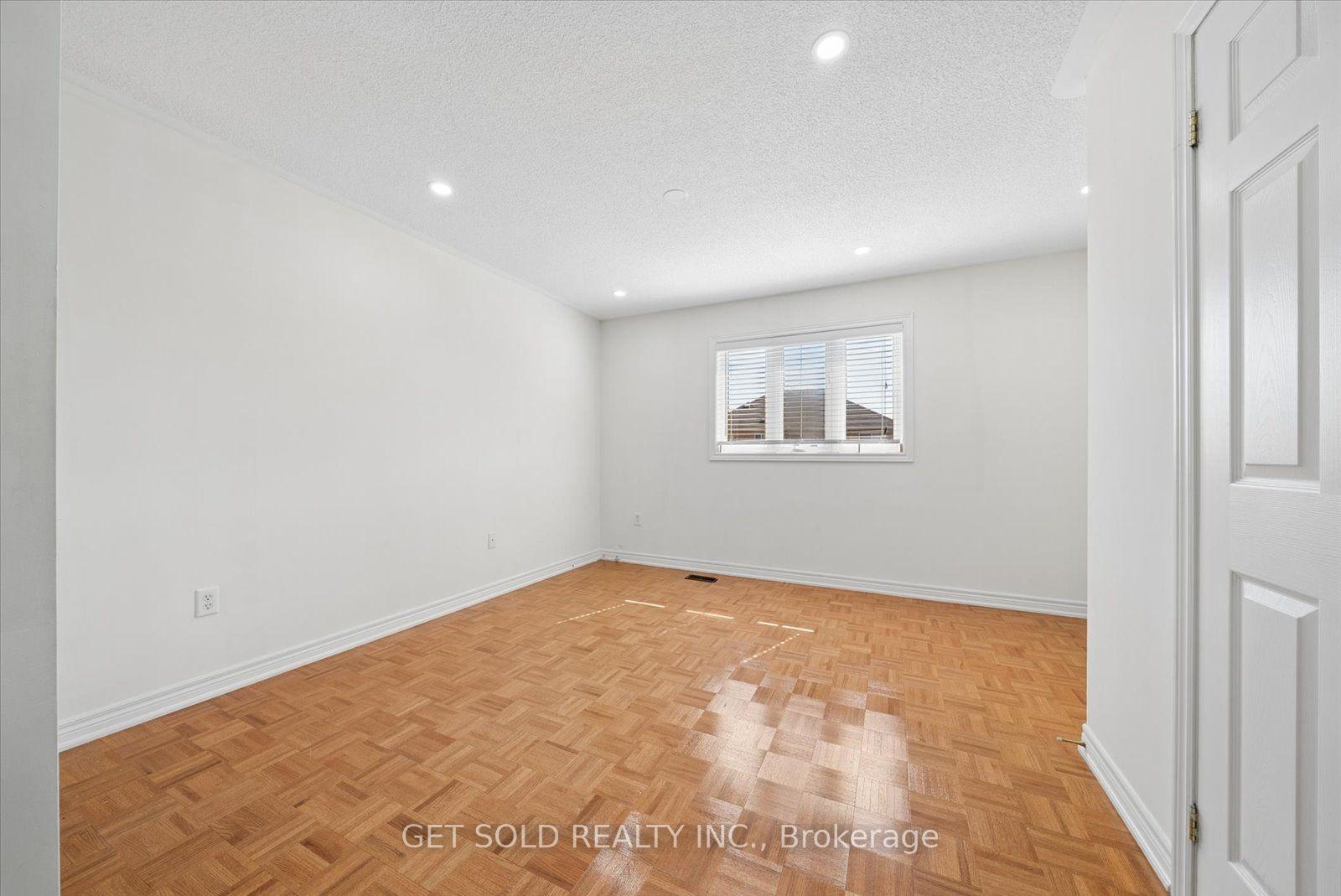 Photo 38 of 135 Earlsbridge Boulevard, Brampton, Fletcher's Meadow — HOMEH