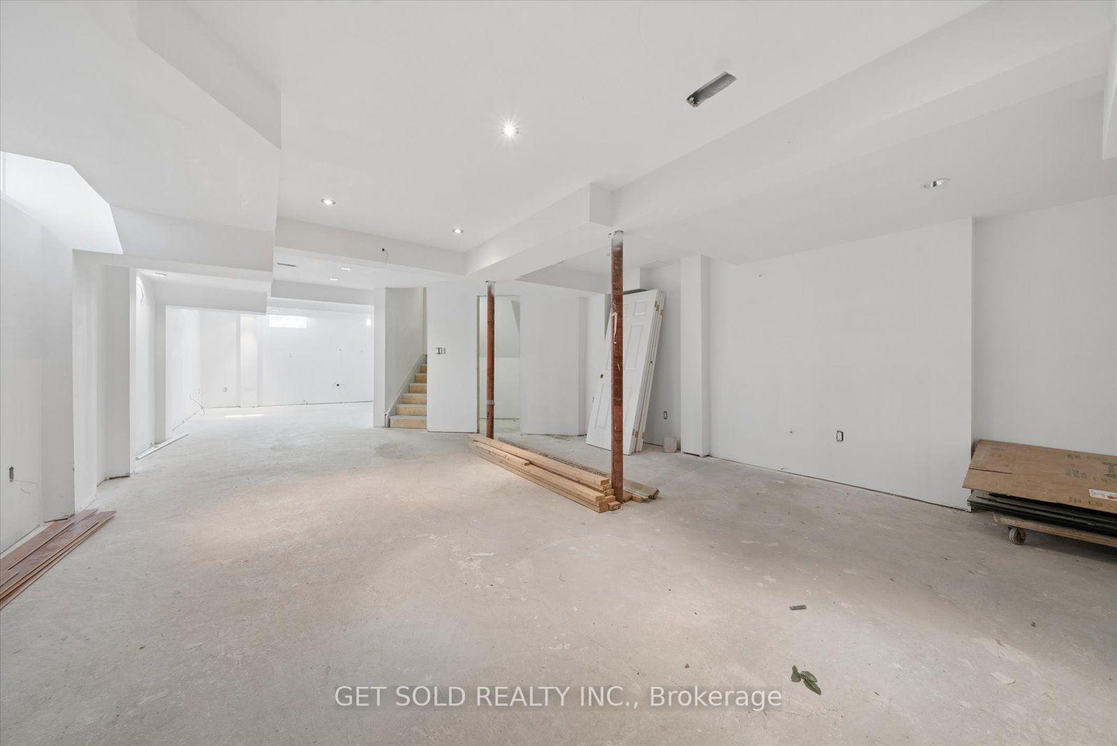 Photo 40 of 135 Earlsbridge Boulevard, Brampton, Fletcher's Meadow — HOMEH