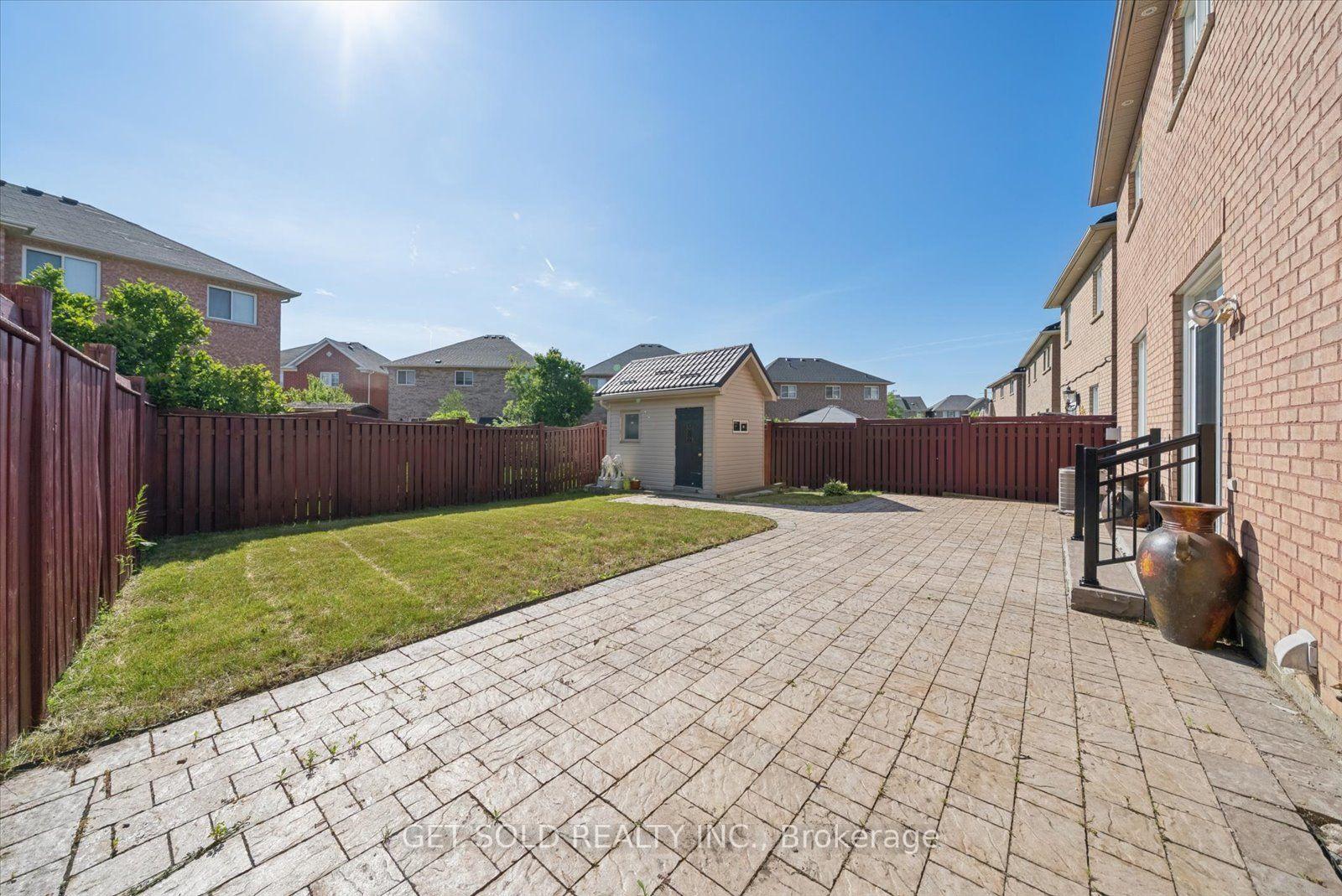Photo 44 of 135 Earlsbridge Boulevard, Brampton, Fletcher's Meadow — HOMEH