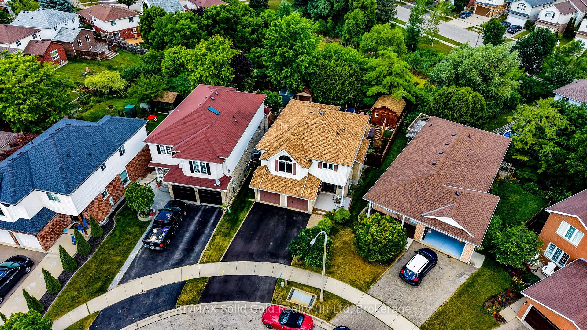 Photo 2 of 110 Glencliffe Court, Kitchener, Grand River North — HOMEH