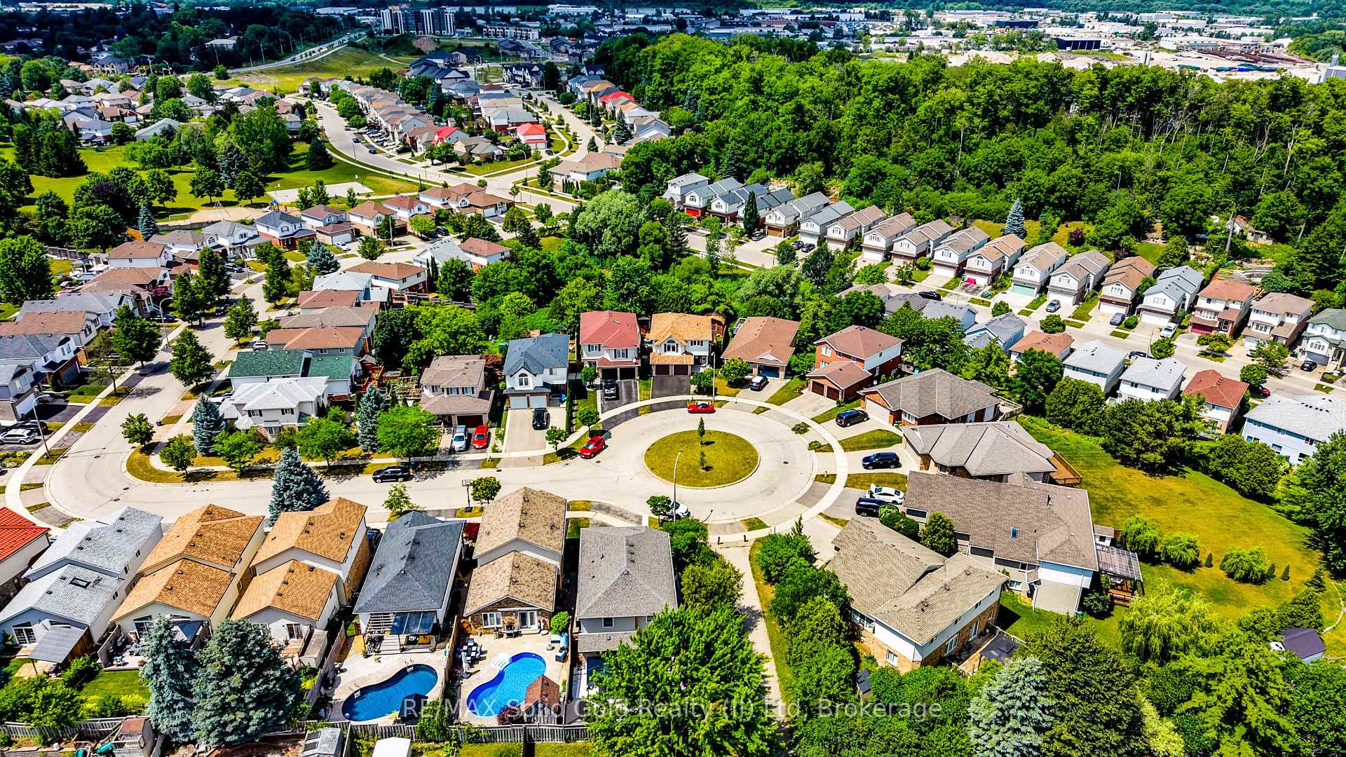 Photo 3 of 110 Glencliffe Court, Kitchener, Grand River North — HOMEH