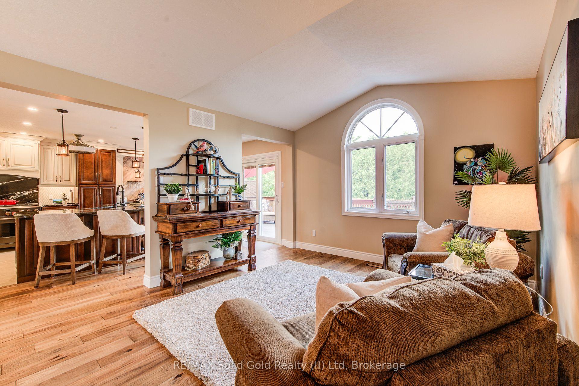 Photo 8 of 110 Glencliffe Court, Kitchener, Grand River North — HOMEH