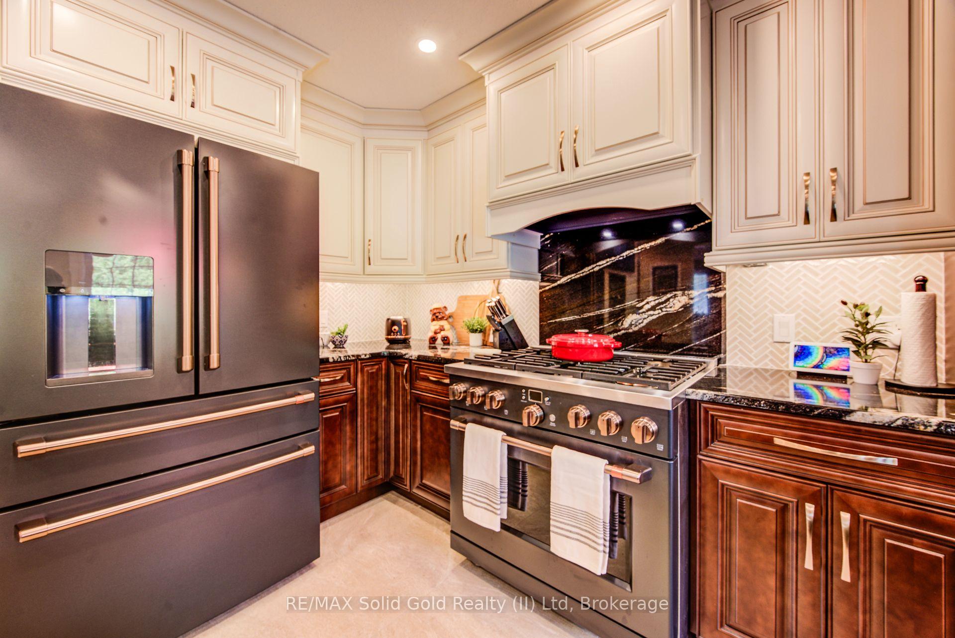 Photo 11 of 110 Glencliffe Court, Kitchener, Grand River North — HOMEH