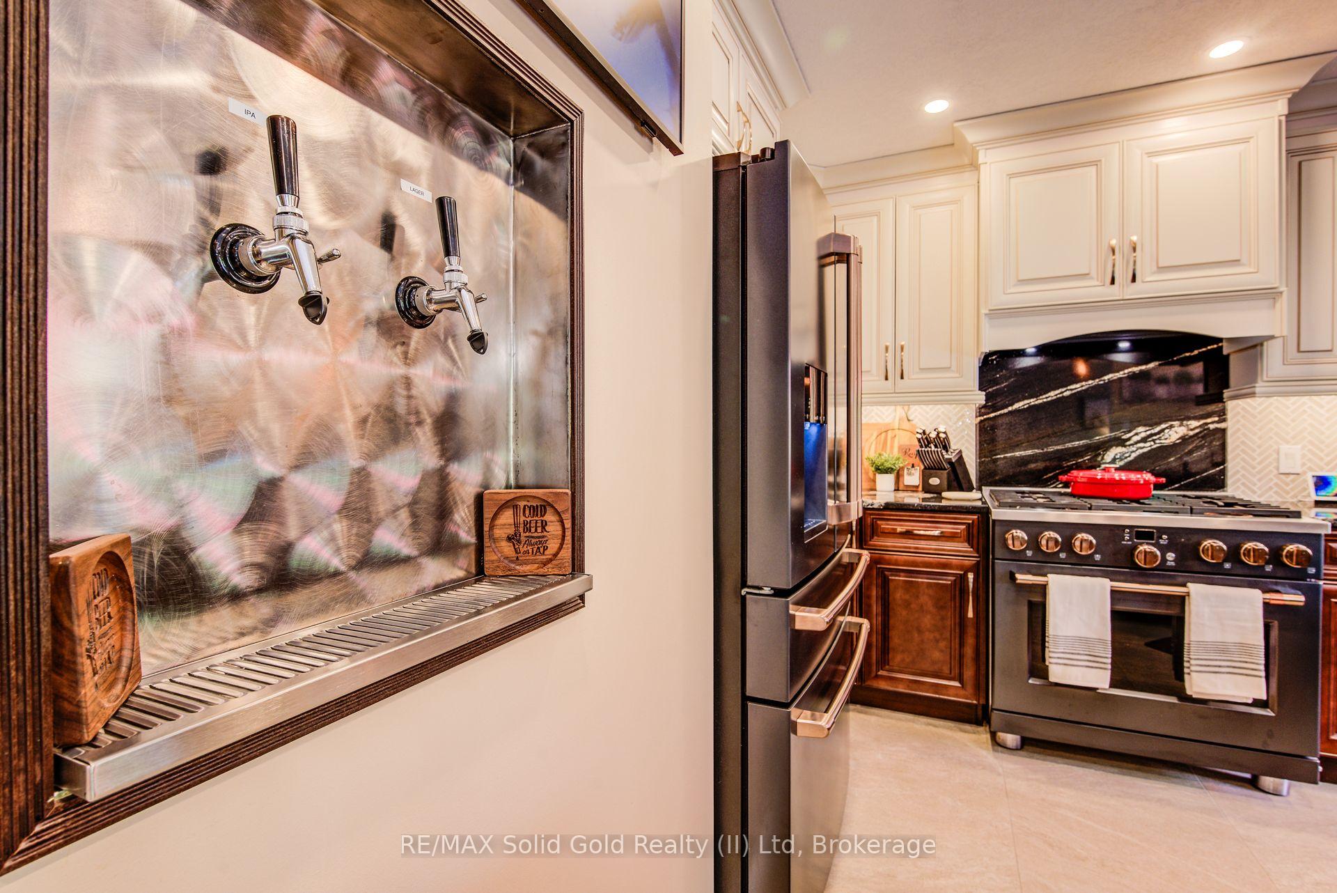 Photo 12 of 110 Glencliffe Court, Kitchener, Grand River North — HOMEH