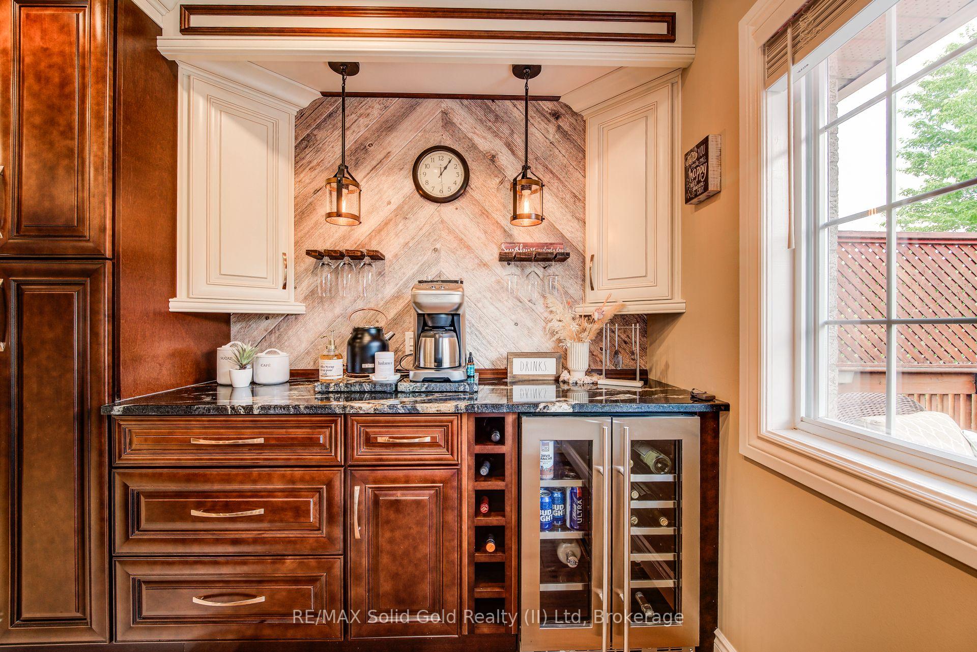 Photo 13 of 110 Glencliffe Court, Kitchener, Grand River North — HOMEH