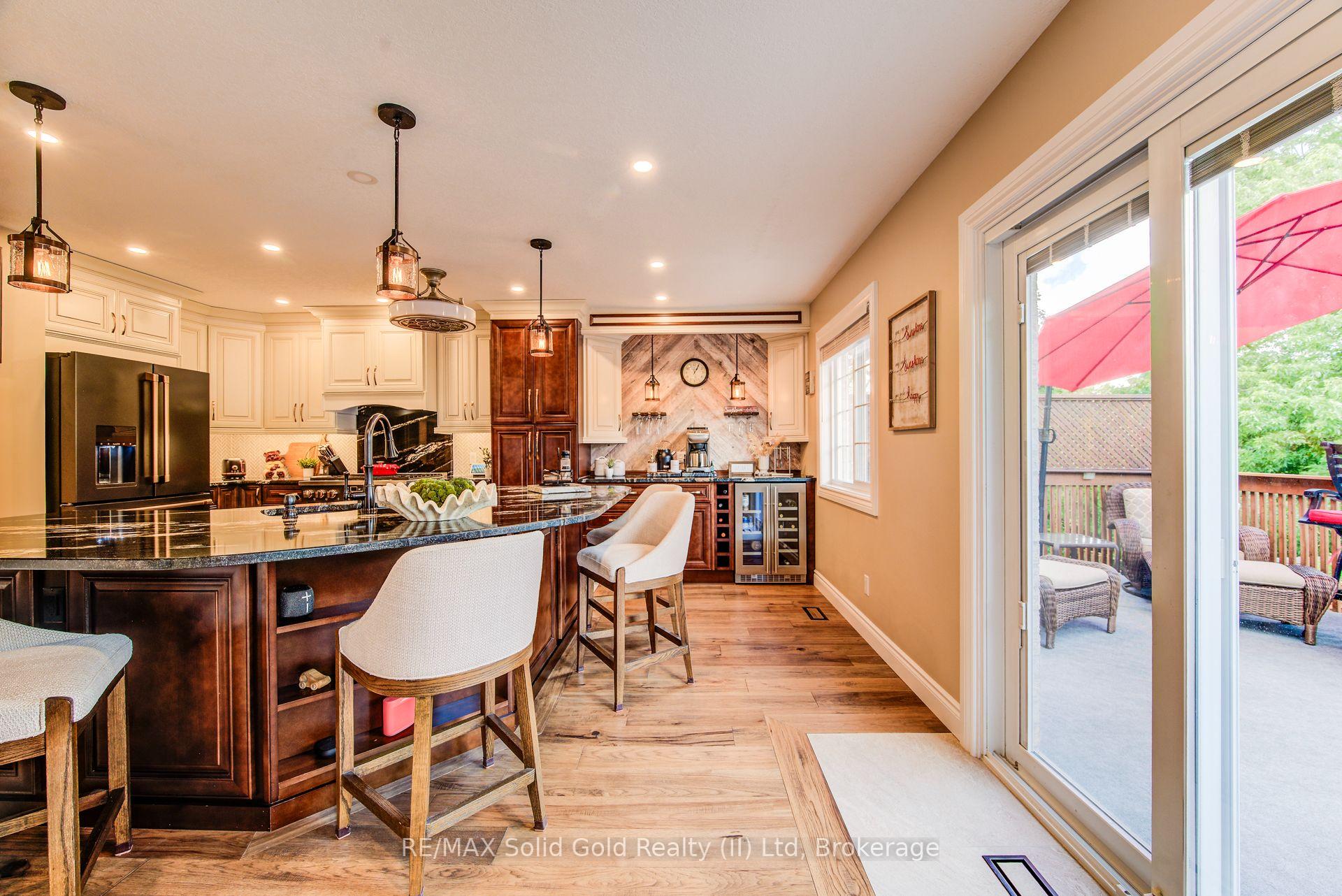 Photo 15 of 110 Glencliffe Court, Kitchener, Grand River North — HOMEH