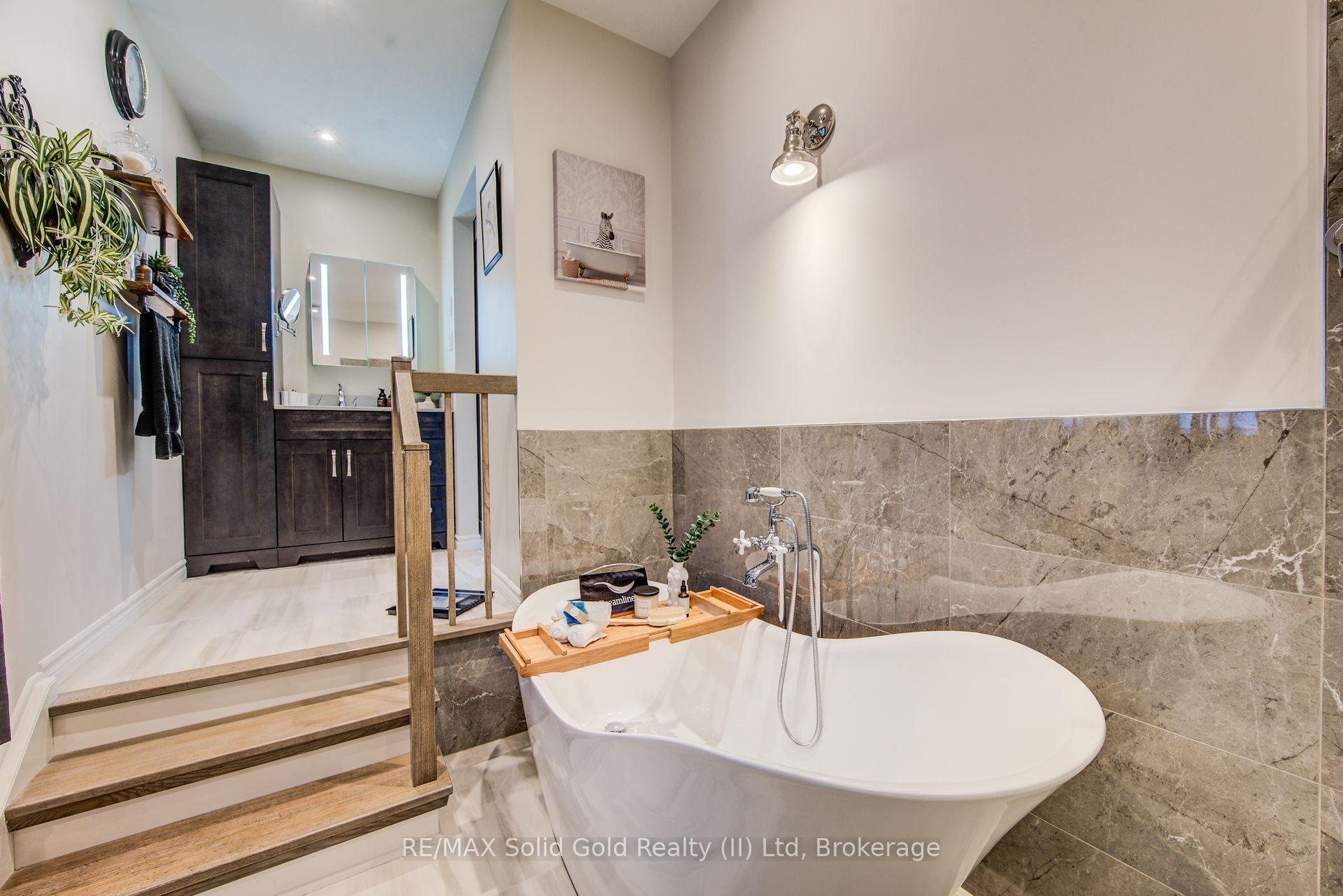 Photo 25 of 110 Glencliffe Court, Kitchener, Grand River North — HOMEH