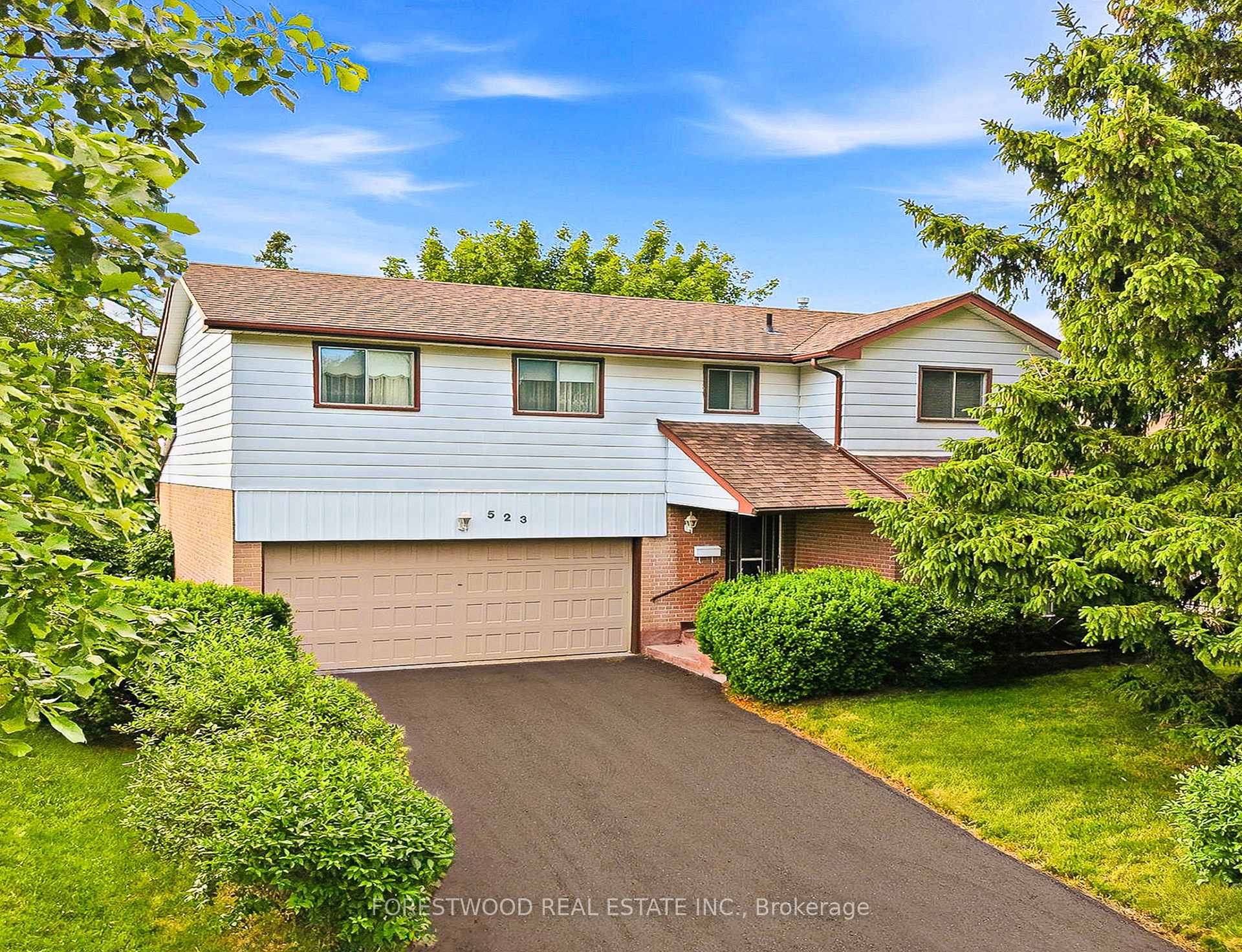Front of 523 Hyacinthe Boulevard