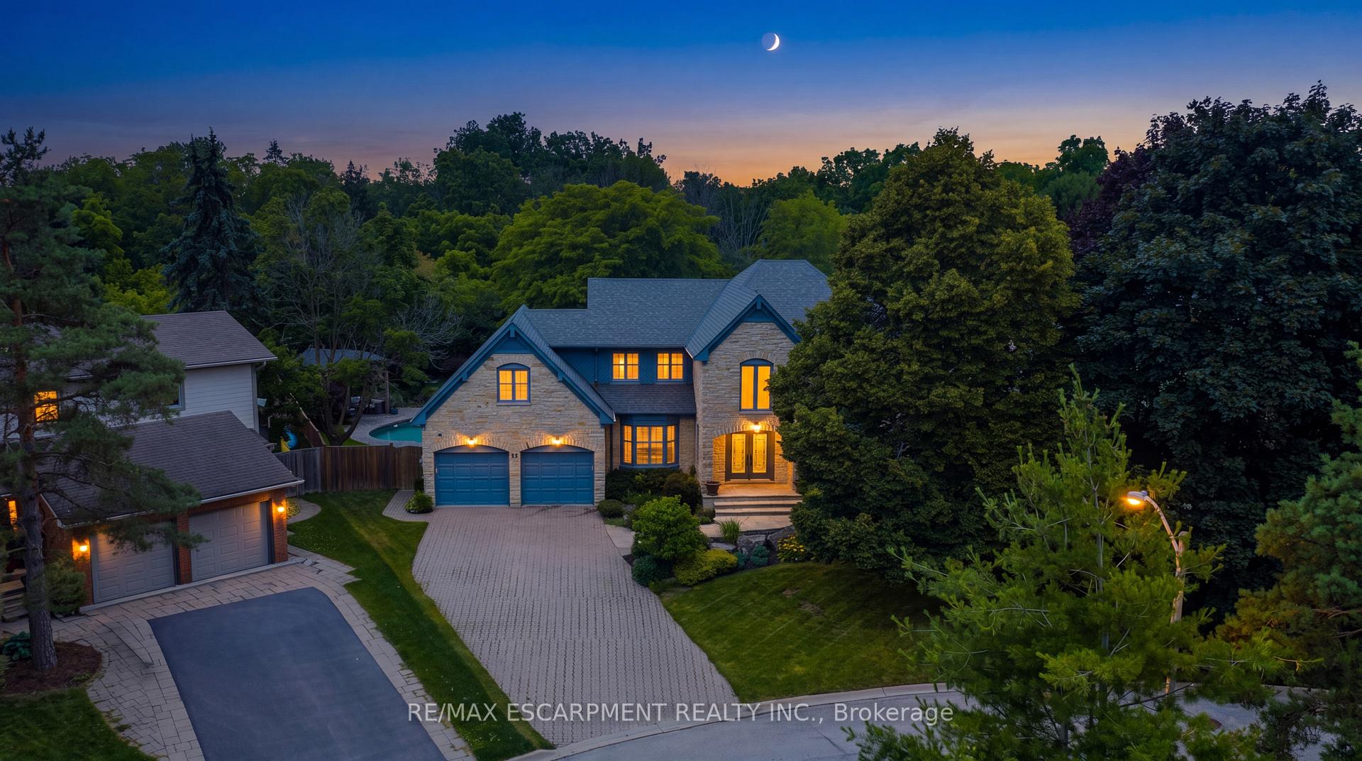 Photo 2 of 81 Flanders Drive, Hamilton, Waterdown — HOMEH