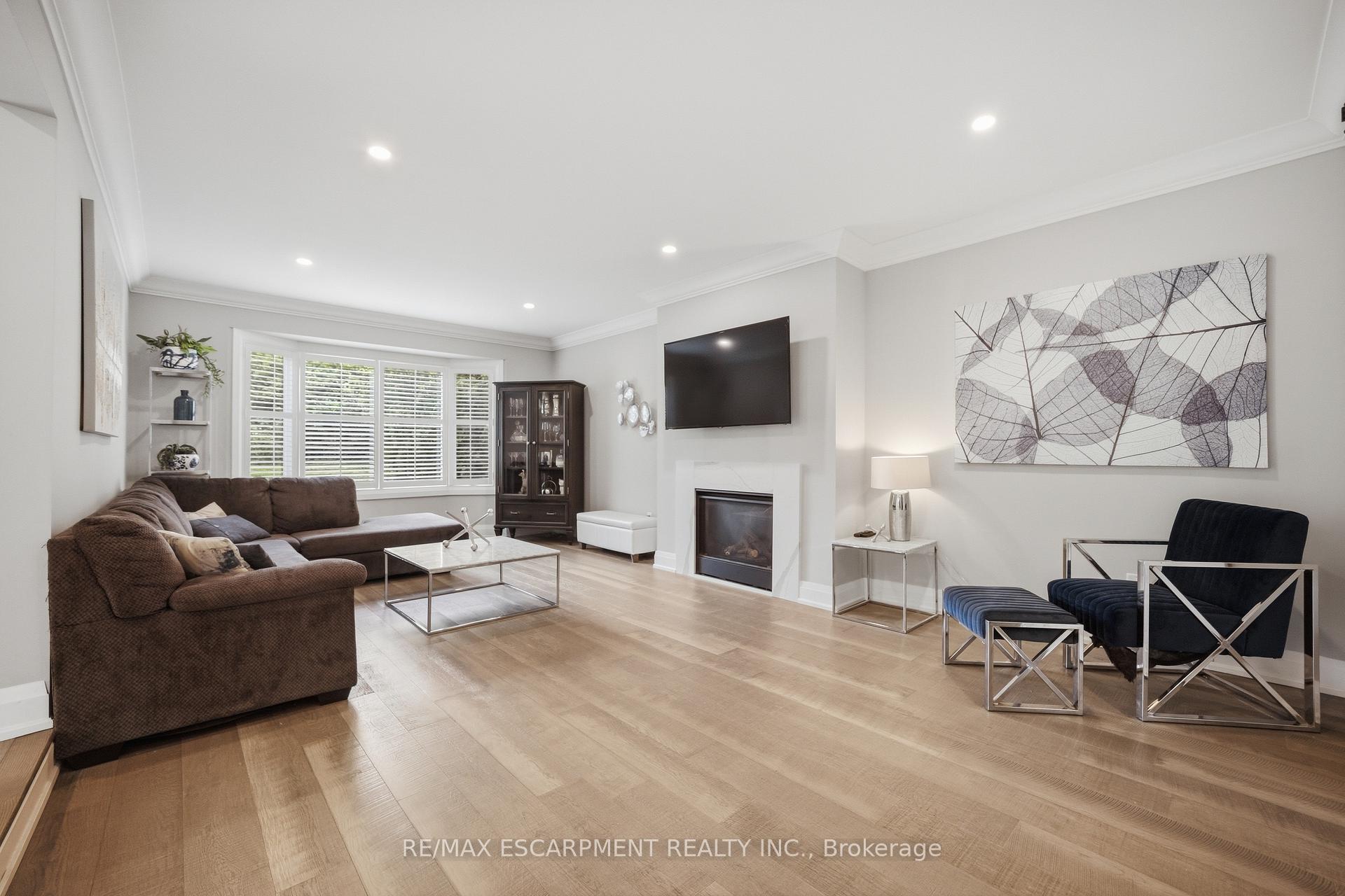 Photo 12 of 81 Flanders Drive, Hamilton, Waterdown — HOMEH