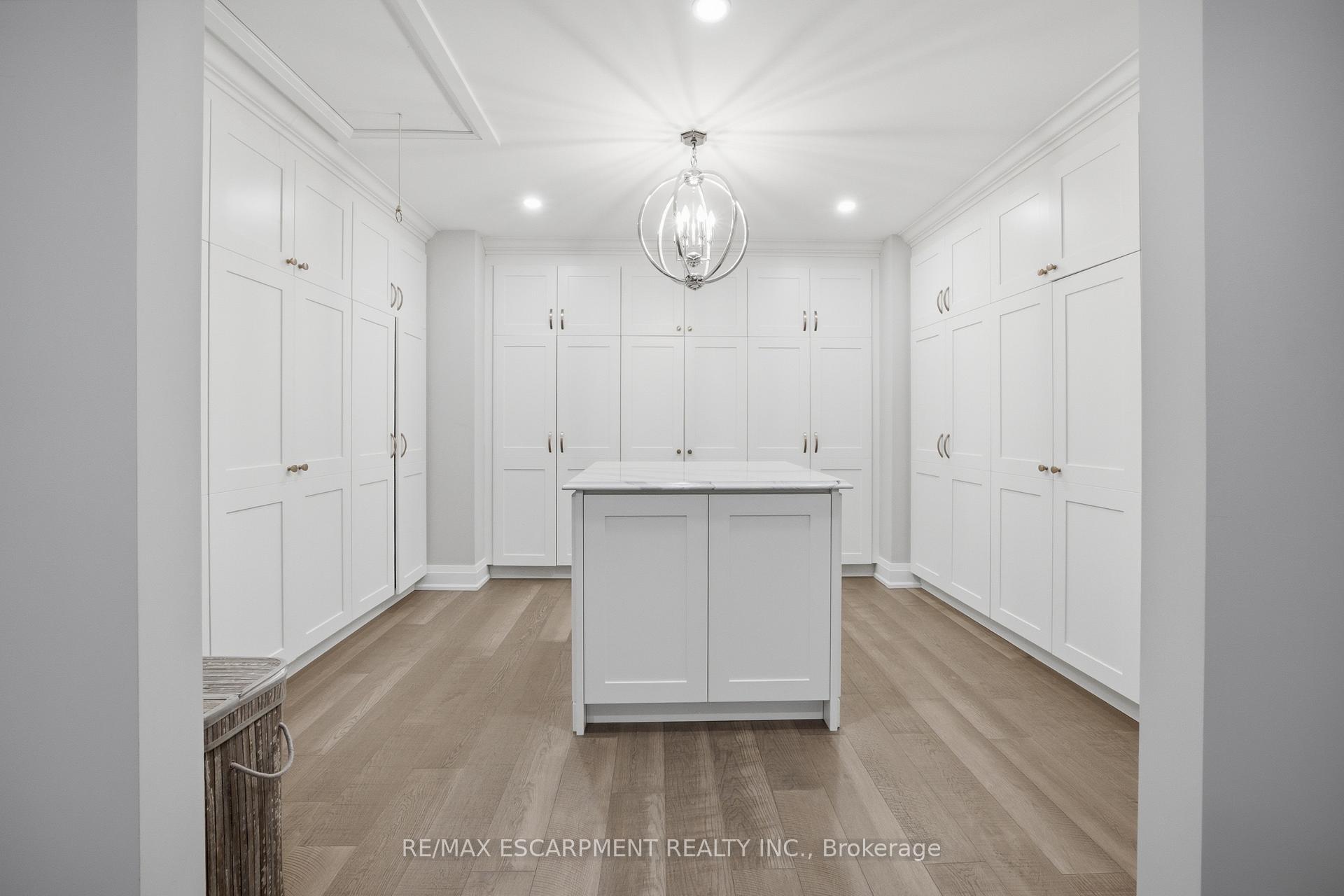 Photo 22 of 81 Flanders Drive, Hamilton, Waterdown — HOMEH