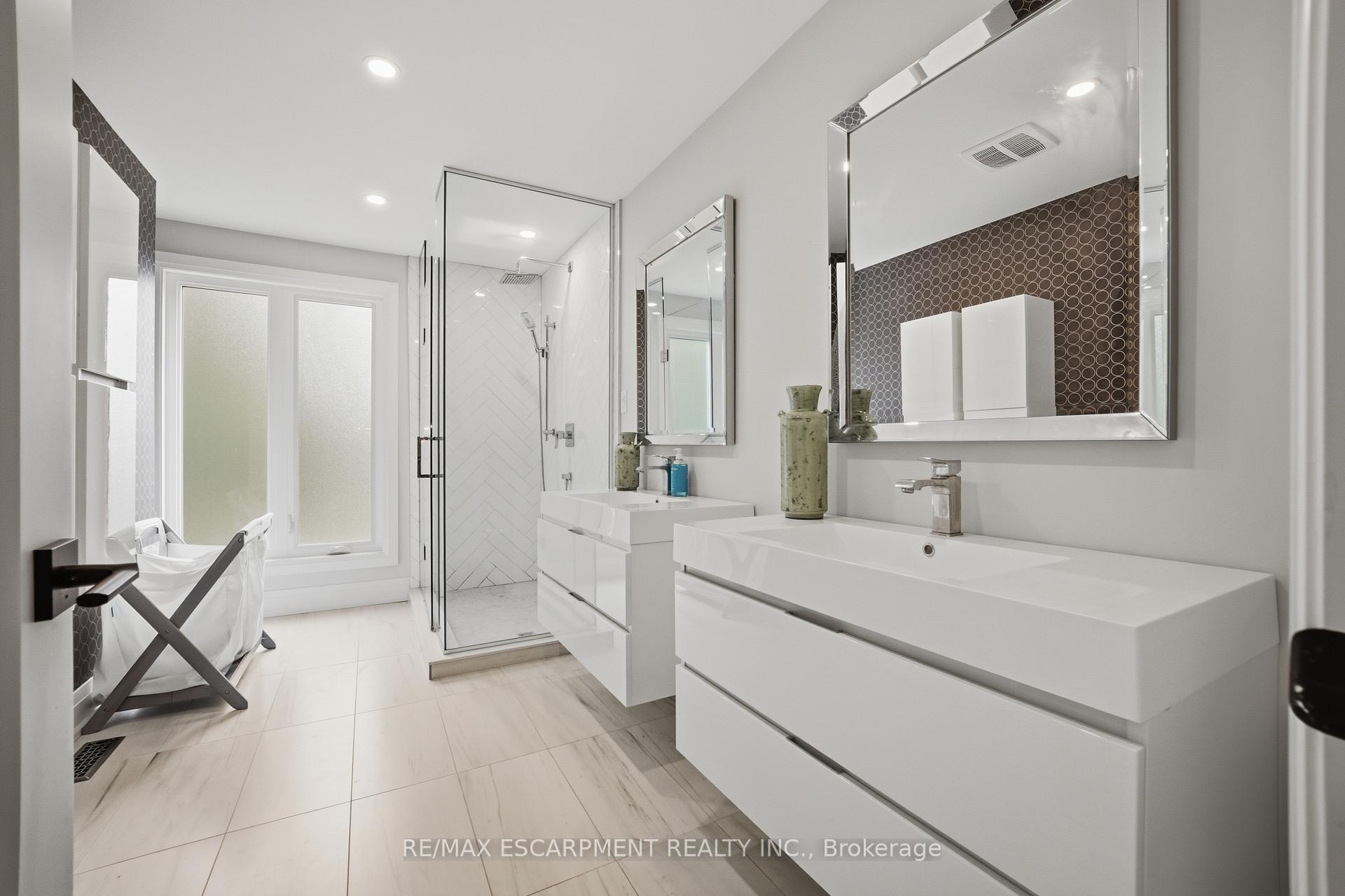 Photo 25 of 81 Flanders Drive, Hamilton, Waterdown — HOMEH