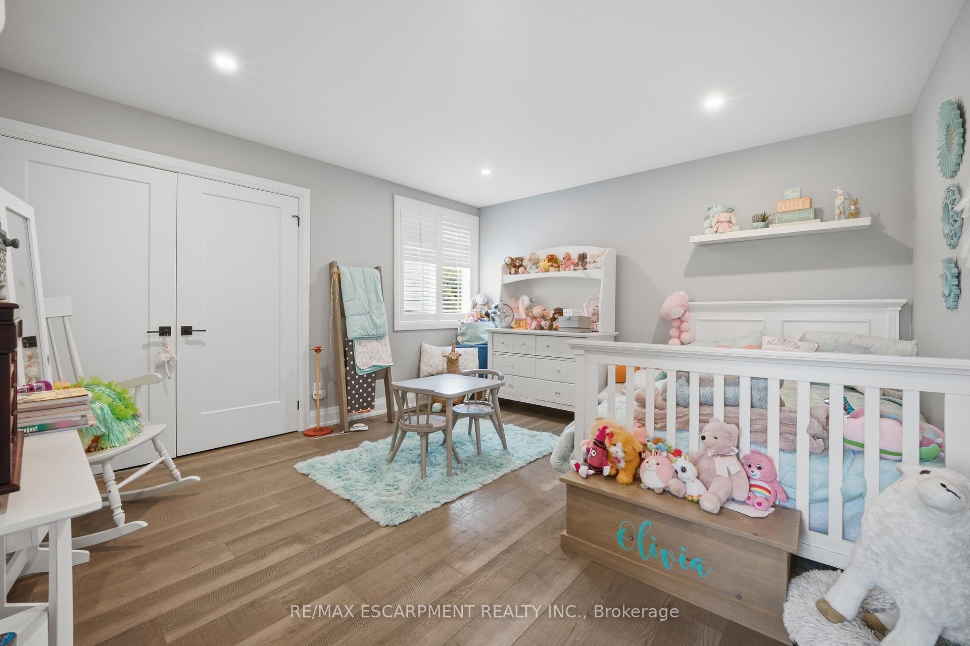 Photo 26 of 81 Flanders Drive, Hamilton, Waterdown — HOMEH