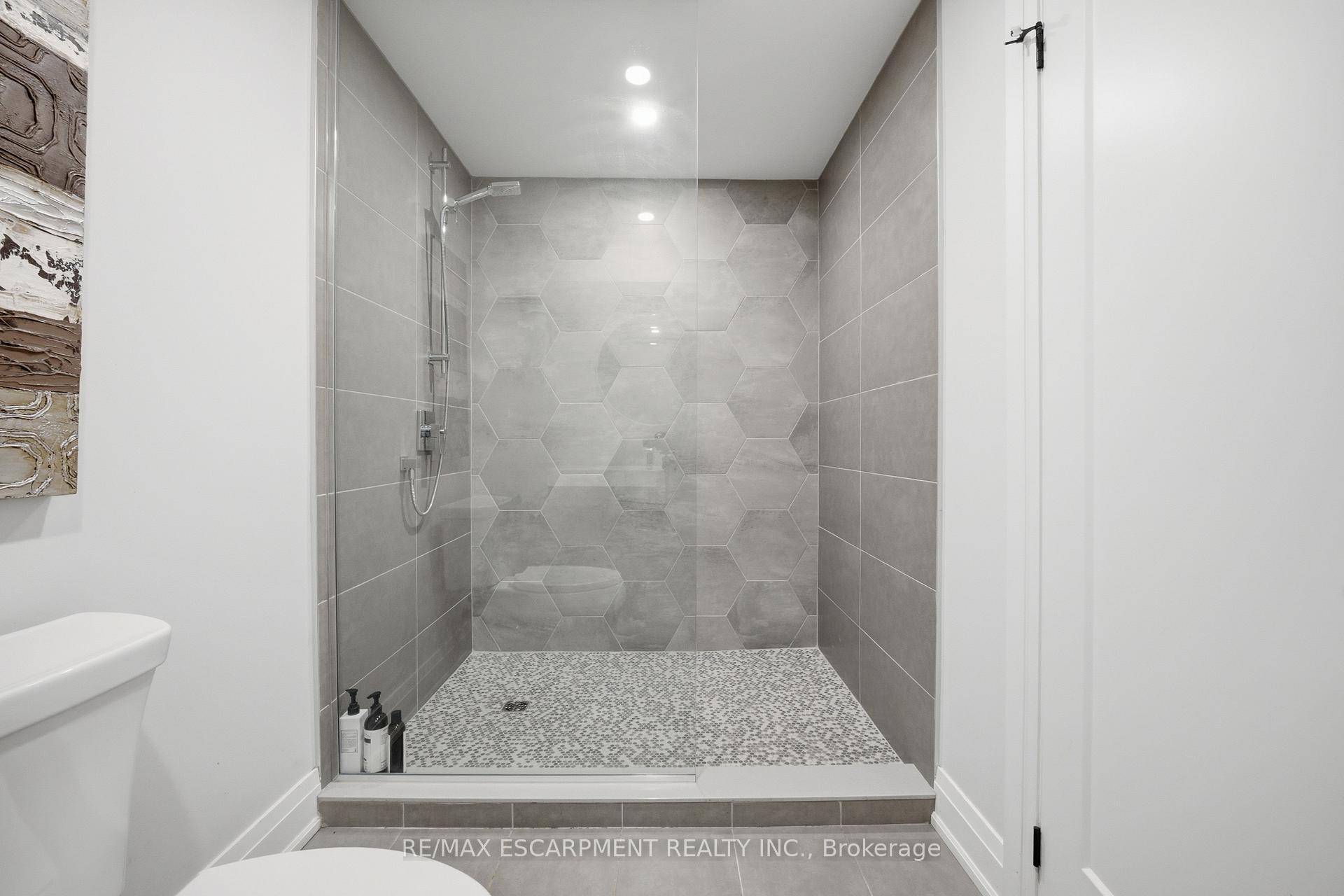 Photo 31 of 81 Flanders Drive, Hamilton, Waterdown — HOMEH