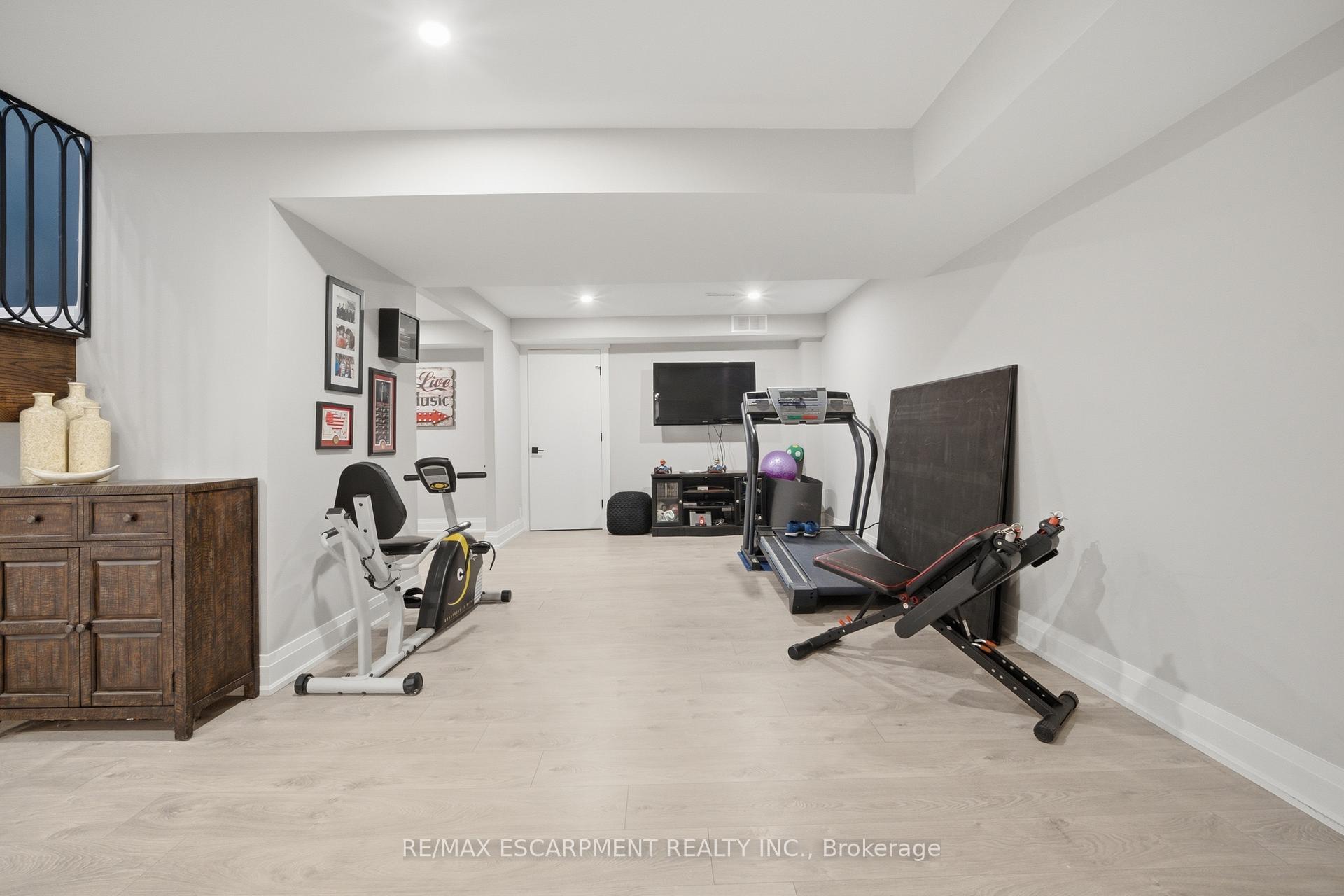 Photo 33 of 81 Flanders Drive, Hamilton, Waterdown — HOMEH