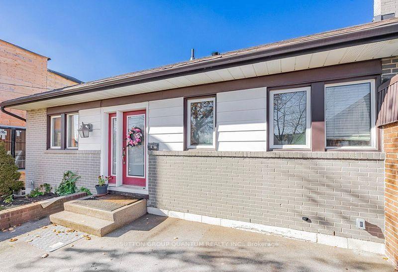 Photo 2 of 127 Mayfield Drive N, Oakville, College Park — HOMEH
