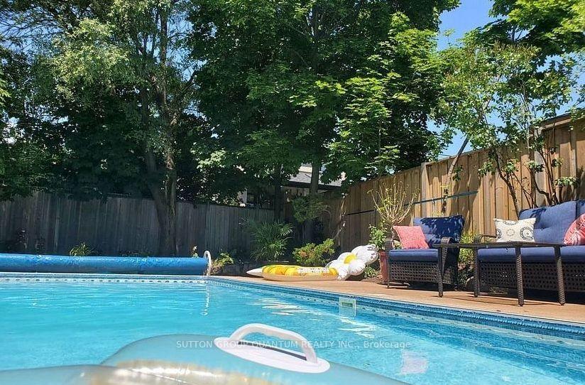 Photo 3 of 127 Mayfield Drive N, Oakville, College Park — HOMEH