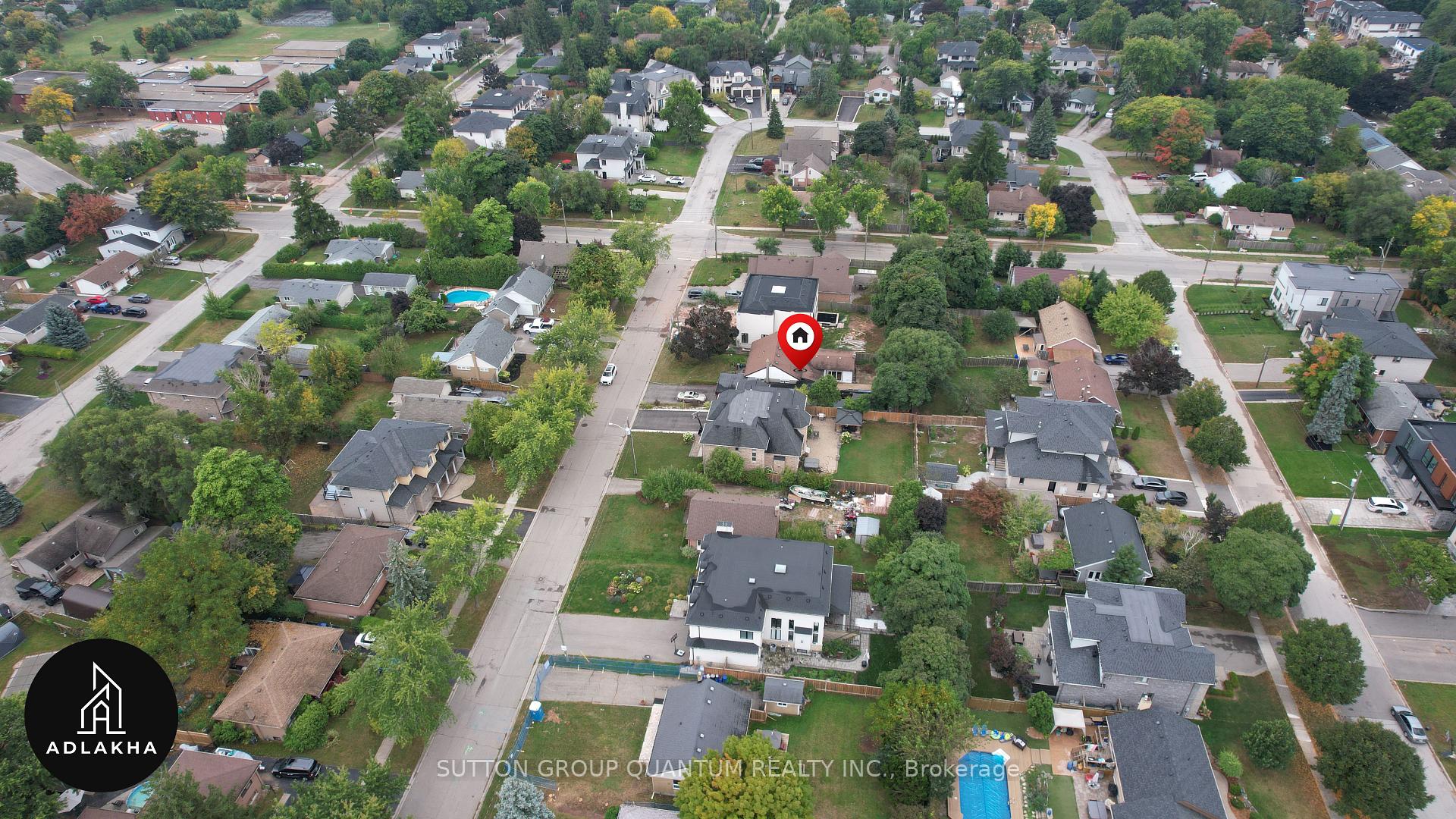 Photo 5 of 127 Mayfield Drive N, Oakville, College Park — HOMEH