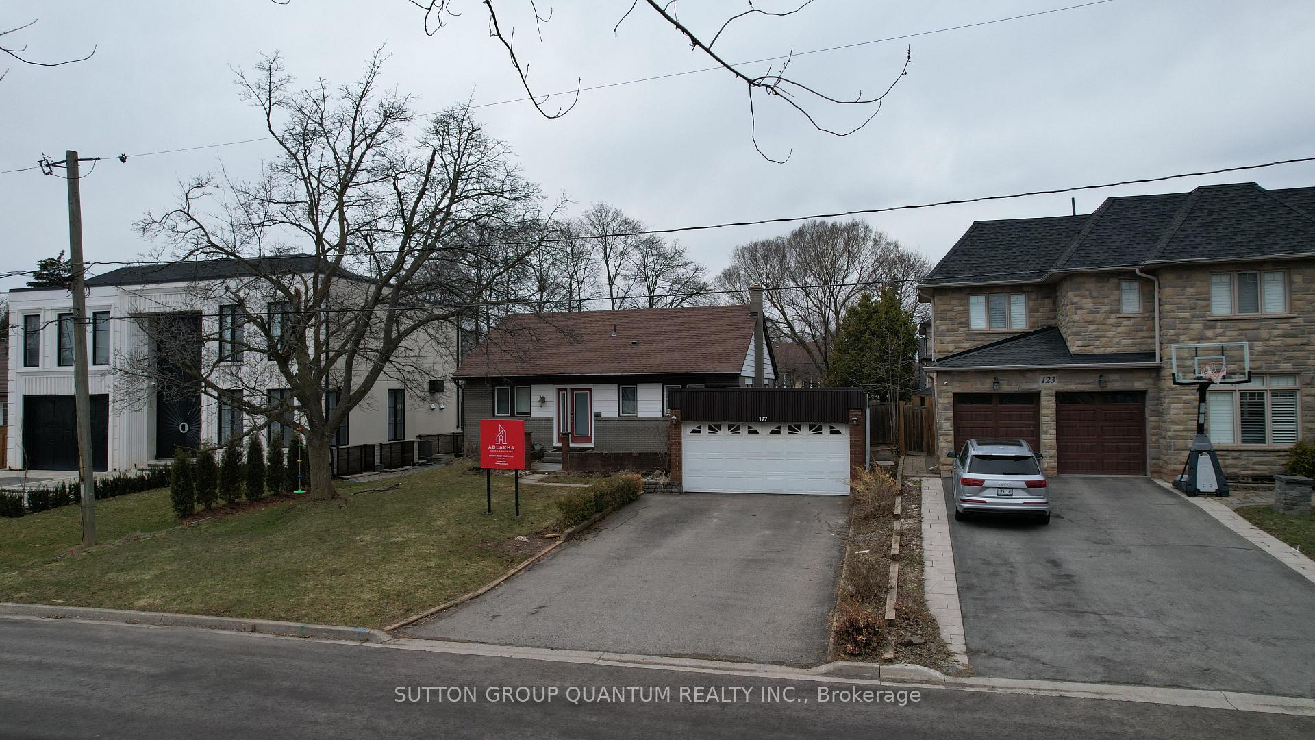 Photo 38 of 127 Mayfield Drive N, Oakville, College Park — HOMEH