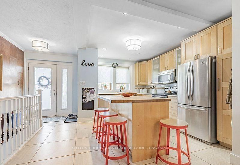 Photo 9 of 127 Mayfield Drive N, Oakville, College Park — HOMEH