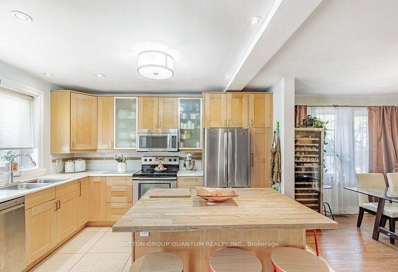 Photo 11 of 127 Mayfield Drive N, Oakville, College Park — HOMEH