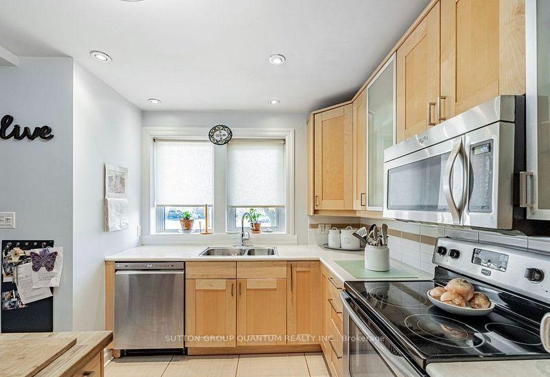 Photo 12 of 127 Mayfield Drive N, Oakville, College Park — HOMEH
