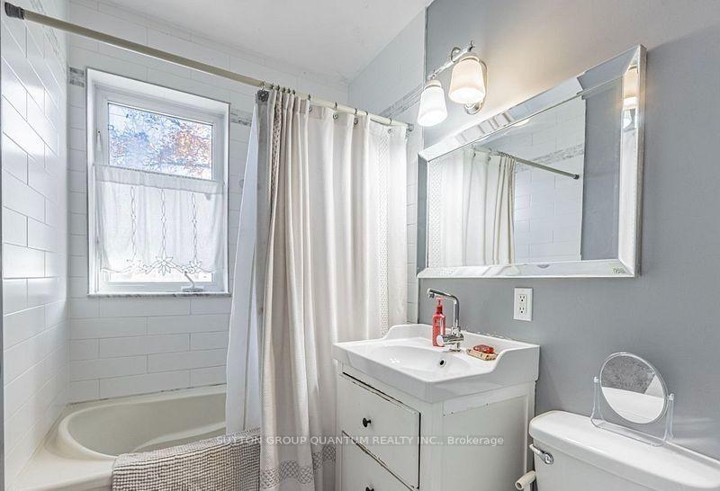 Photo 35 of 127 Mayfield Drive N, Oakville, College Park — HOMEH