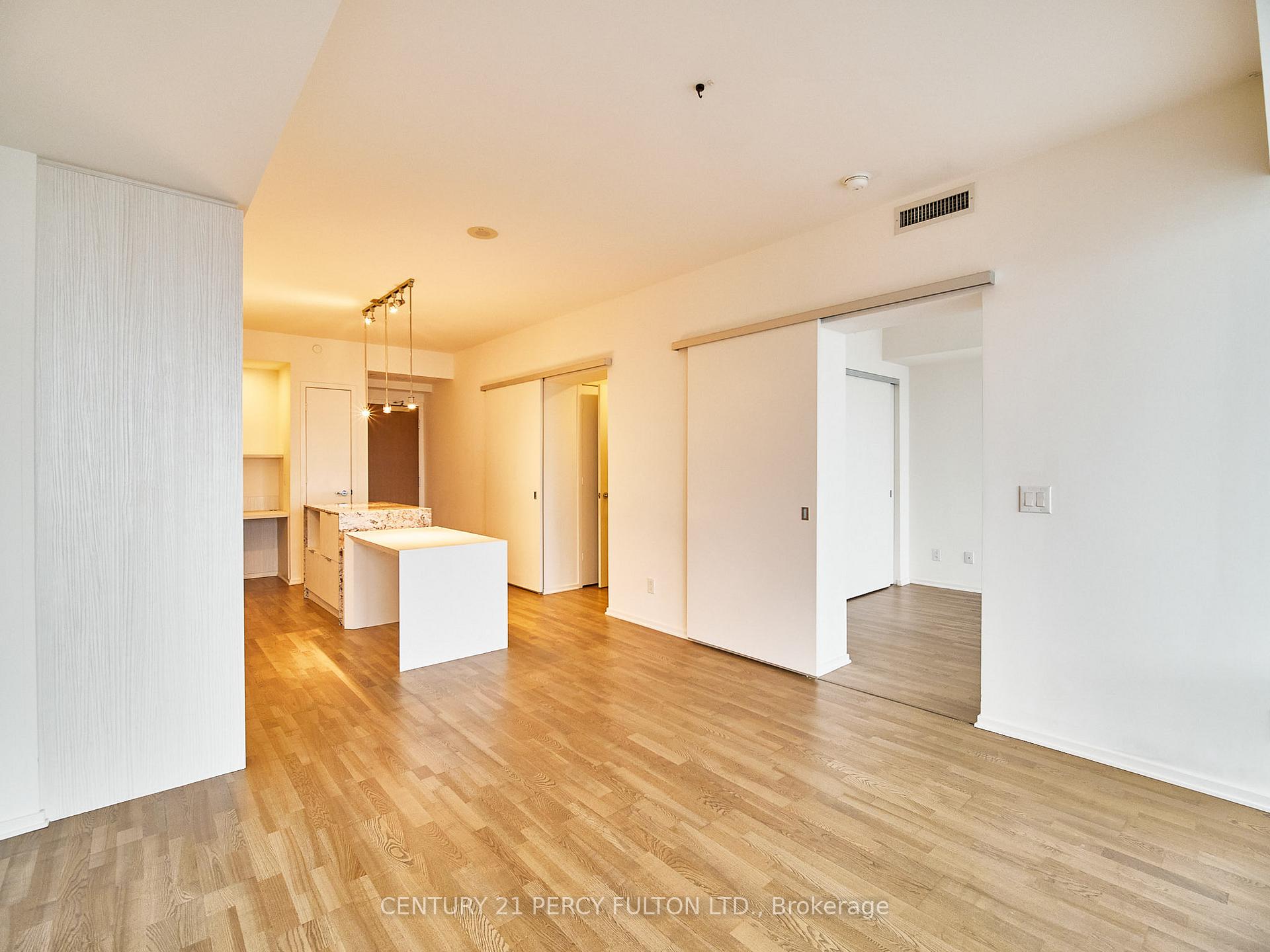 Photo 6 of Unit 3605, 1 Bloor Street E, Toronto, Church-Yonge Corridor — HOMEH