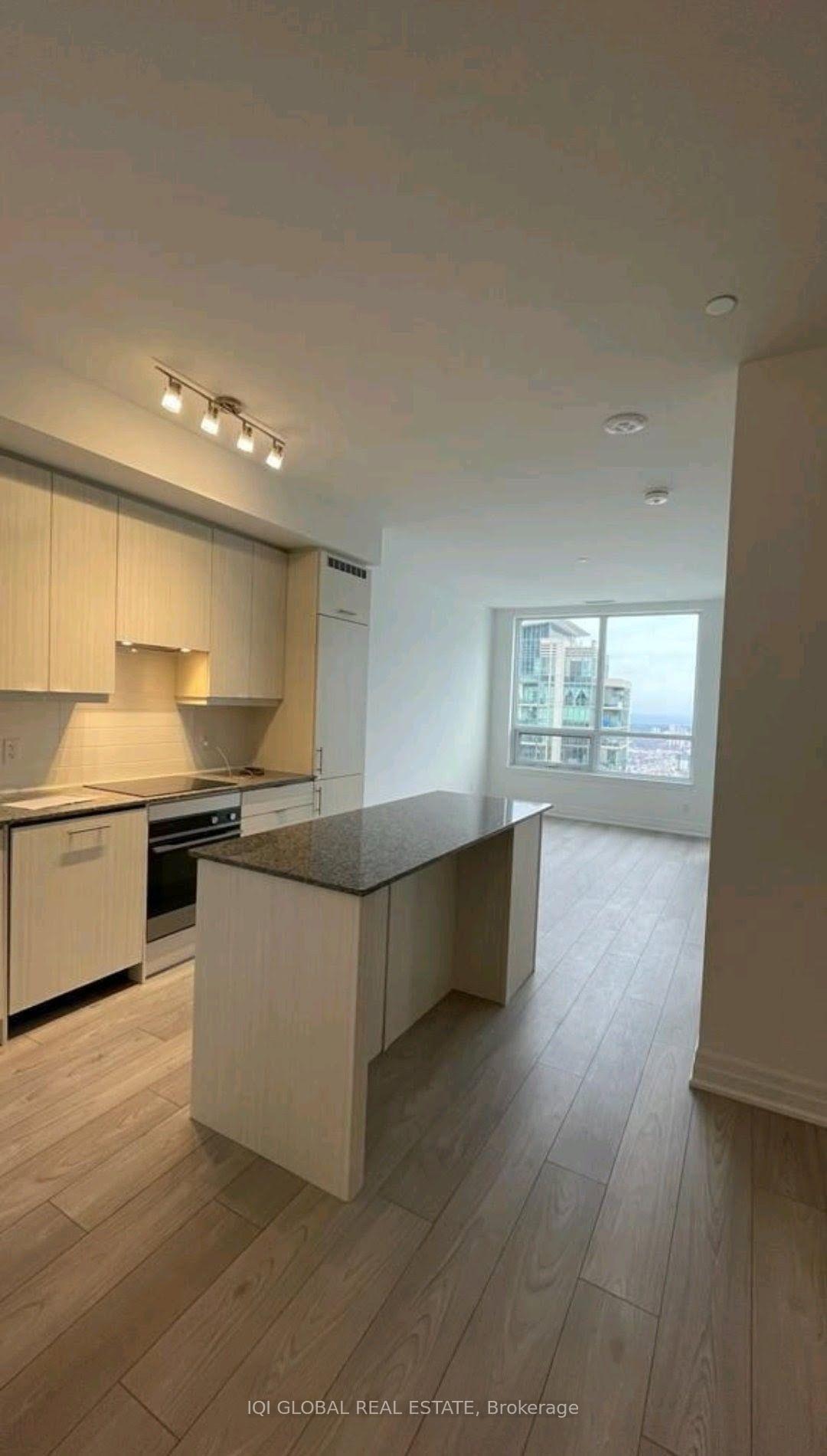 Photo 4 of 36 Elm Drive, Mississauga, Fairview — HOMEH