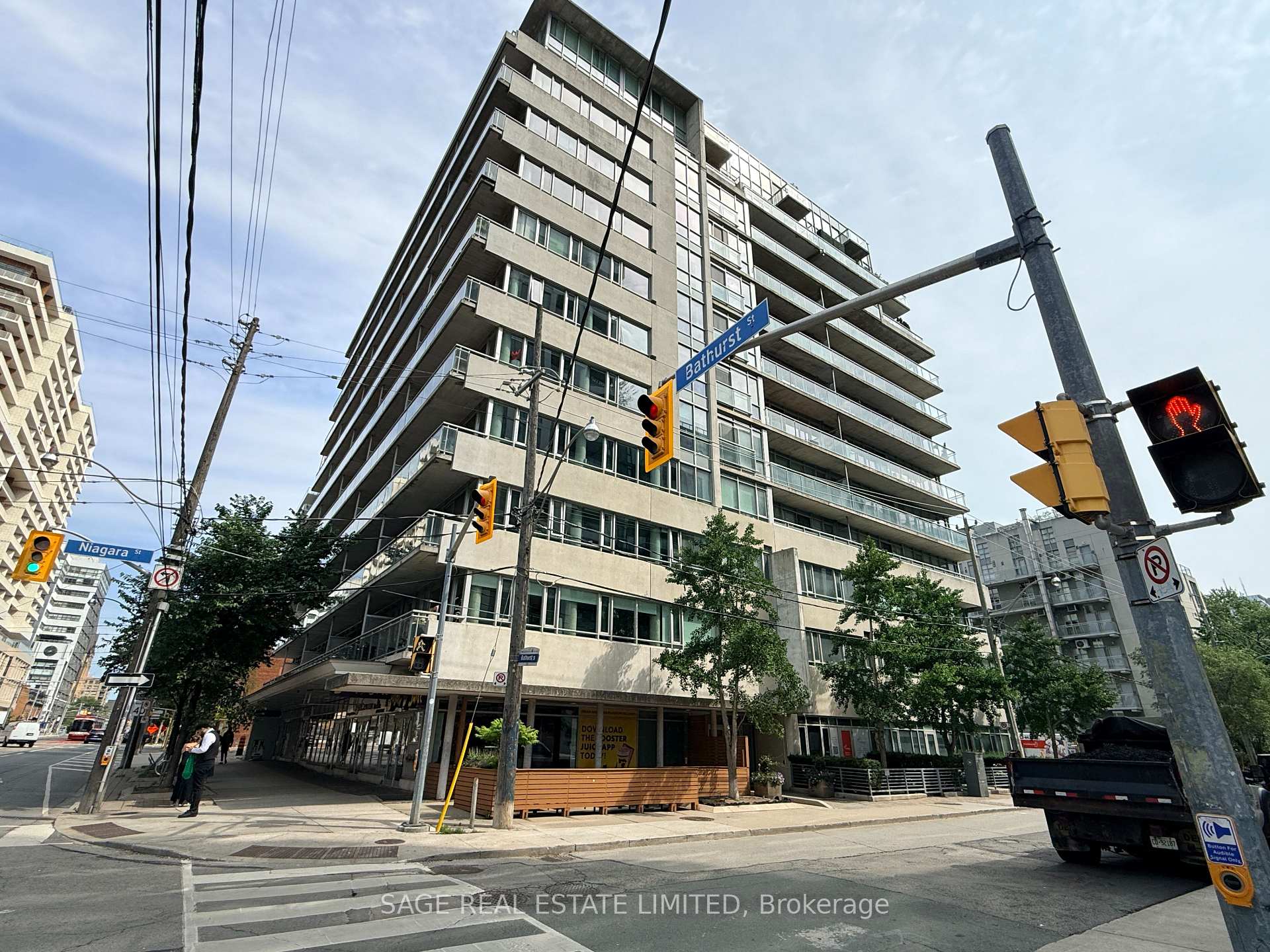 Front of Unit 605, 38 Niagara Street