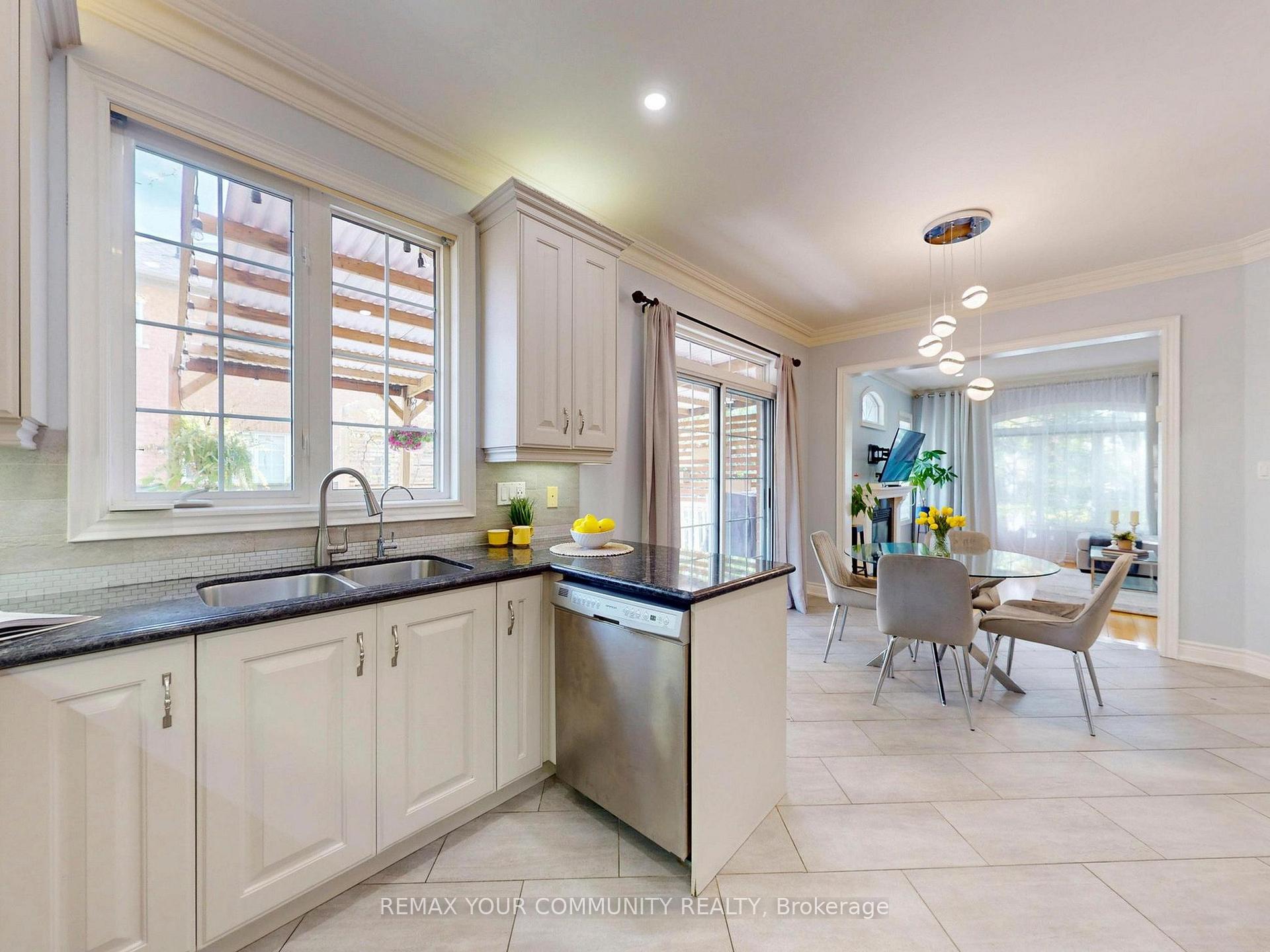 Photo 10 of 507 Autumn Hill Boulevard, Vaughan, Patterson — HOMEH
