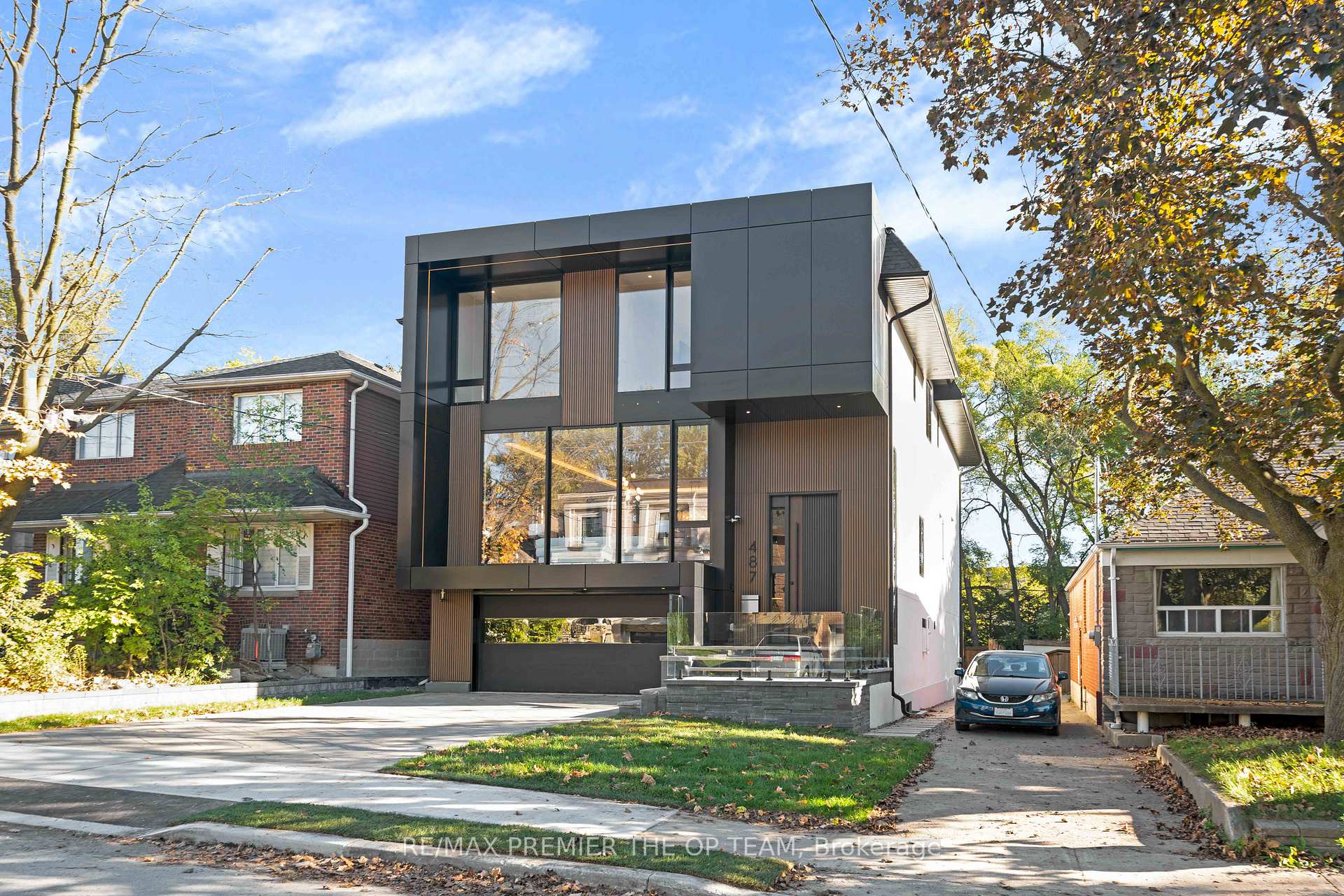 Photo 2 of 487 Coldstream Avenue, Toronto, Bedford Park-Nortown — HOMEH