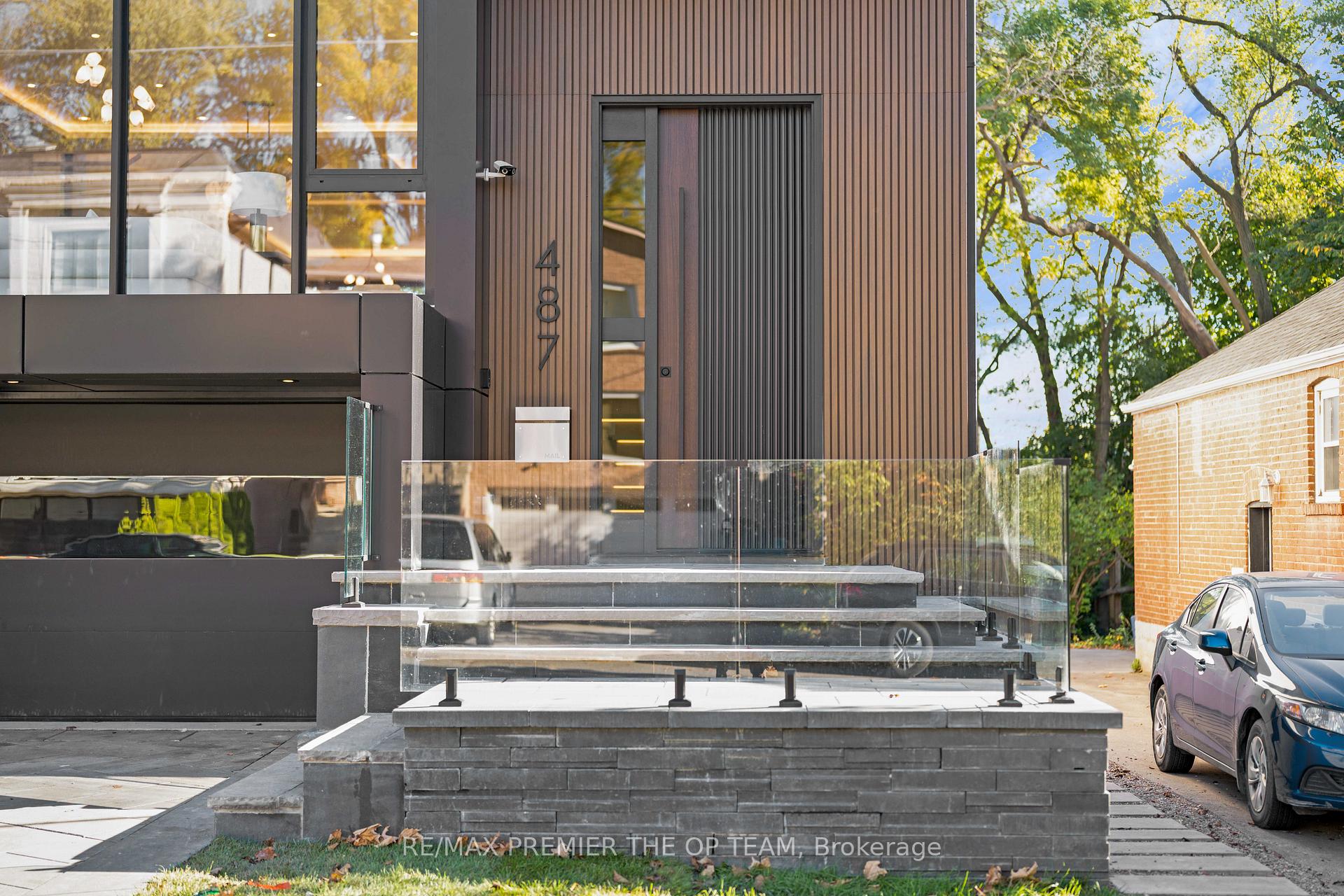 Photo 3 of 487 Coldstream Avenue, Toronto, Bedford Park-Nortown — HOMEH