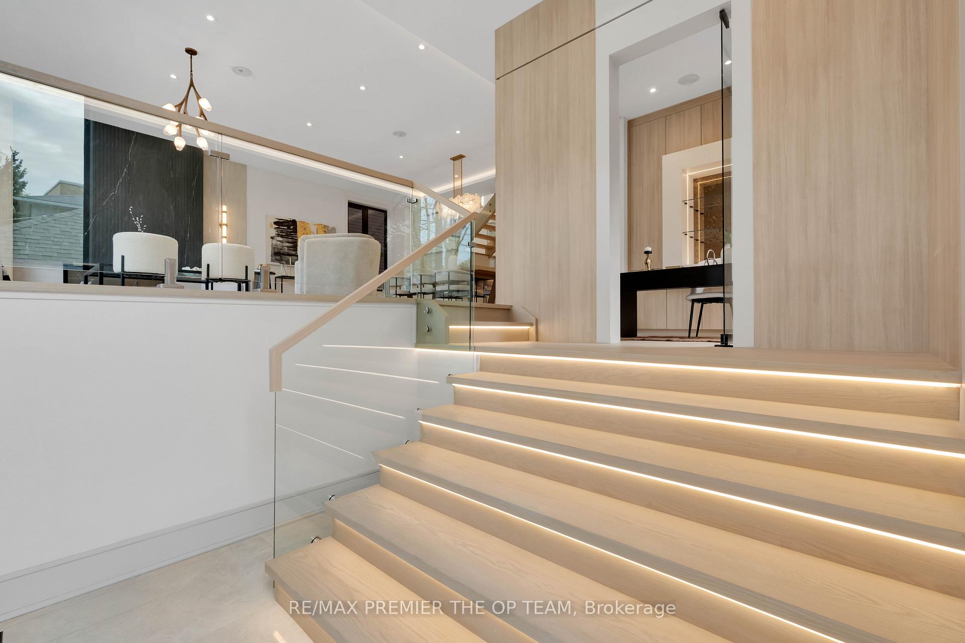 Photo 4 of 487 Coldstream Avenue, Toronto, Bedford Park-Nortown — HOMEH