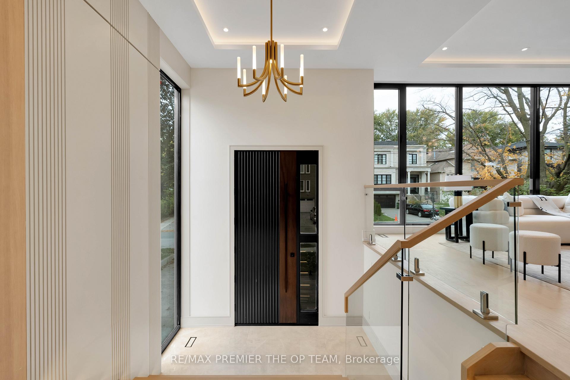 Photo 5 of 487 Coldstream Avenue, Toronto, Bedford Park-Nortown — HOMEH