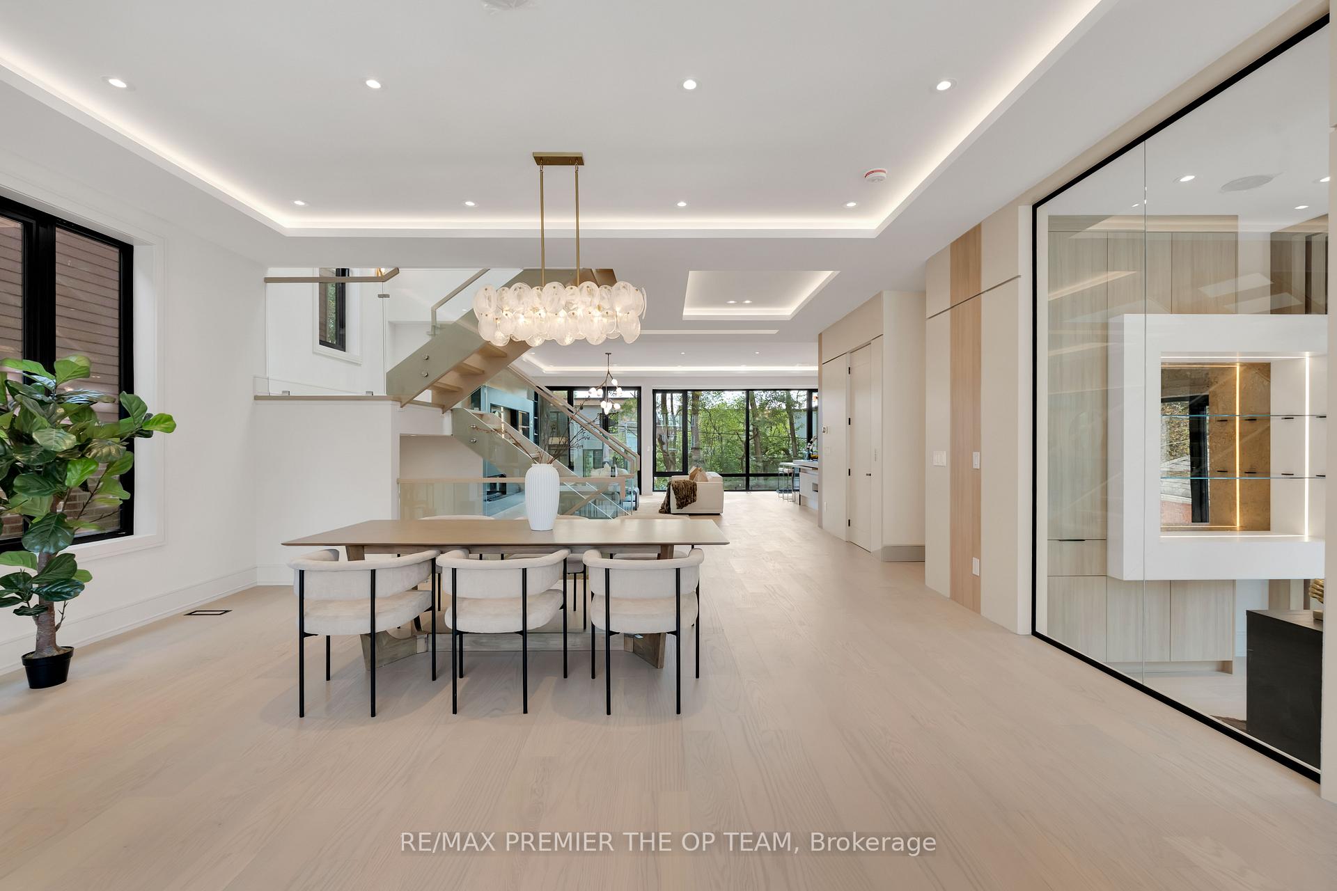 Photo 9 of 487 Coldstream Avenue, Toronto, Bedford Park-Nortown — HOMEH
