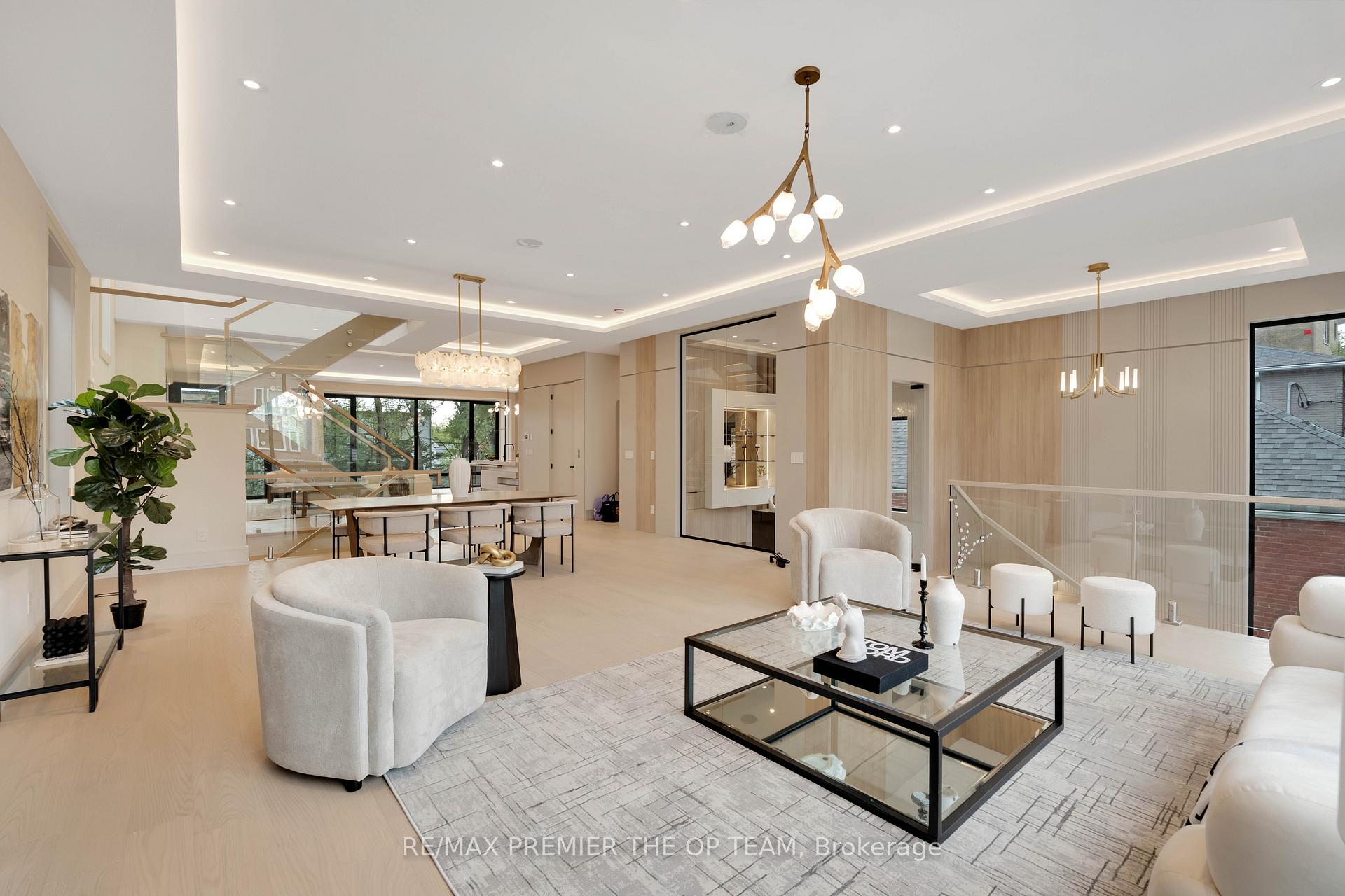Photo 10 of 487 Coldstream Avenue, Toronto, Bedford Park-Nortown — HOMEH