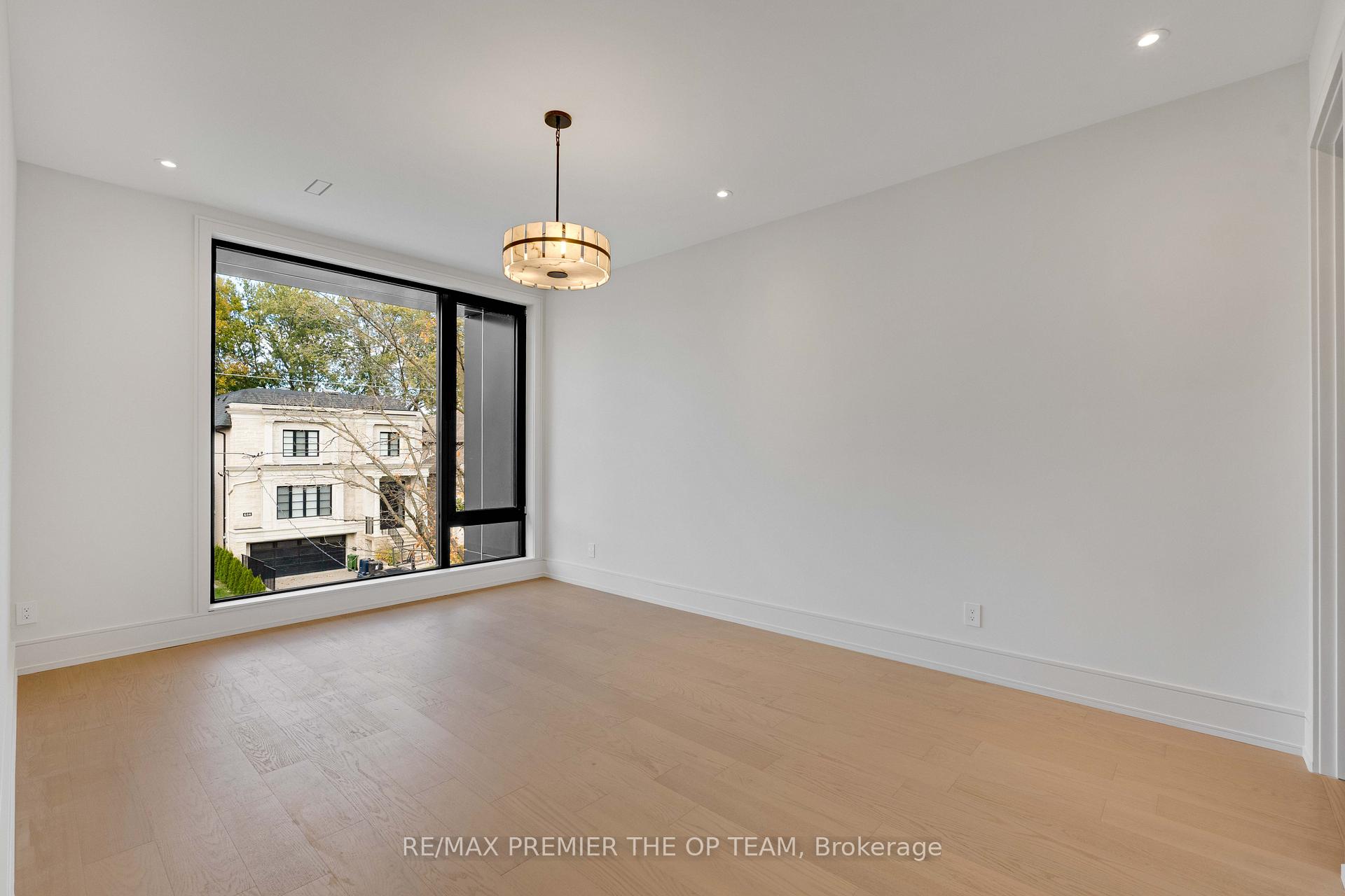 Photo 32 of 487 Coldstream Avenue, Toronto, Bedford Park-Nortown — HOMEH