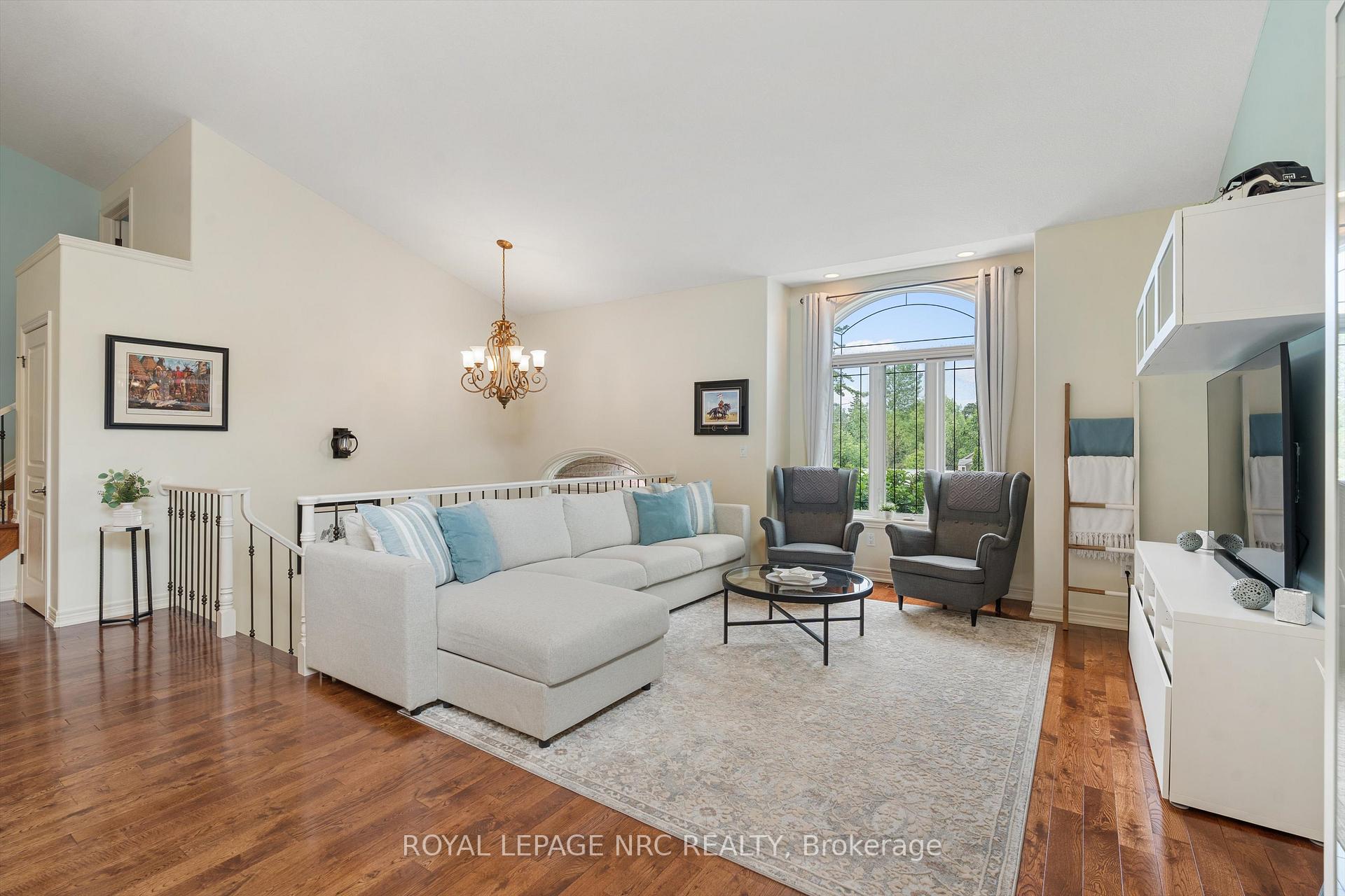 Photo 8 of 108 Michael Drive, Welland, N. Welland — HOMEH