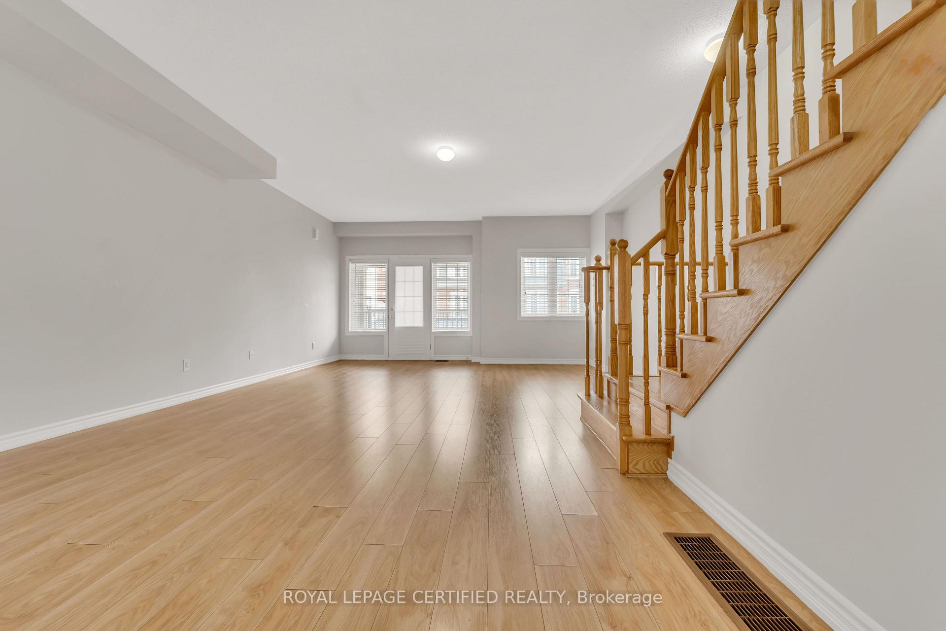 Photo 4 of 13 Shiff Crescent, Brampton, Heart Lake East — HOMEH