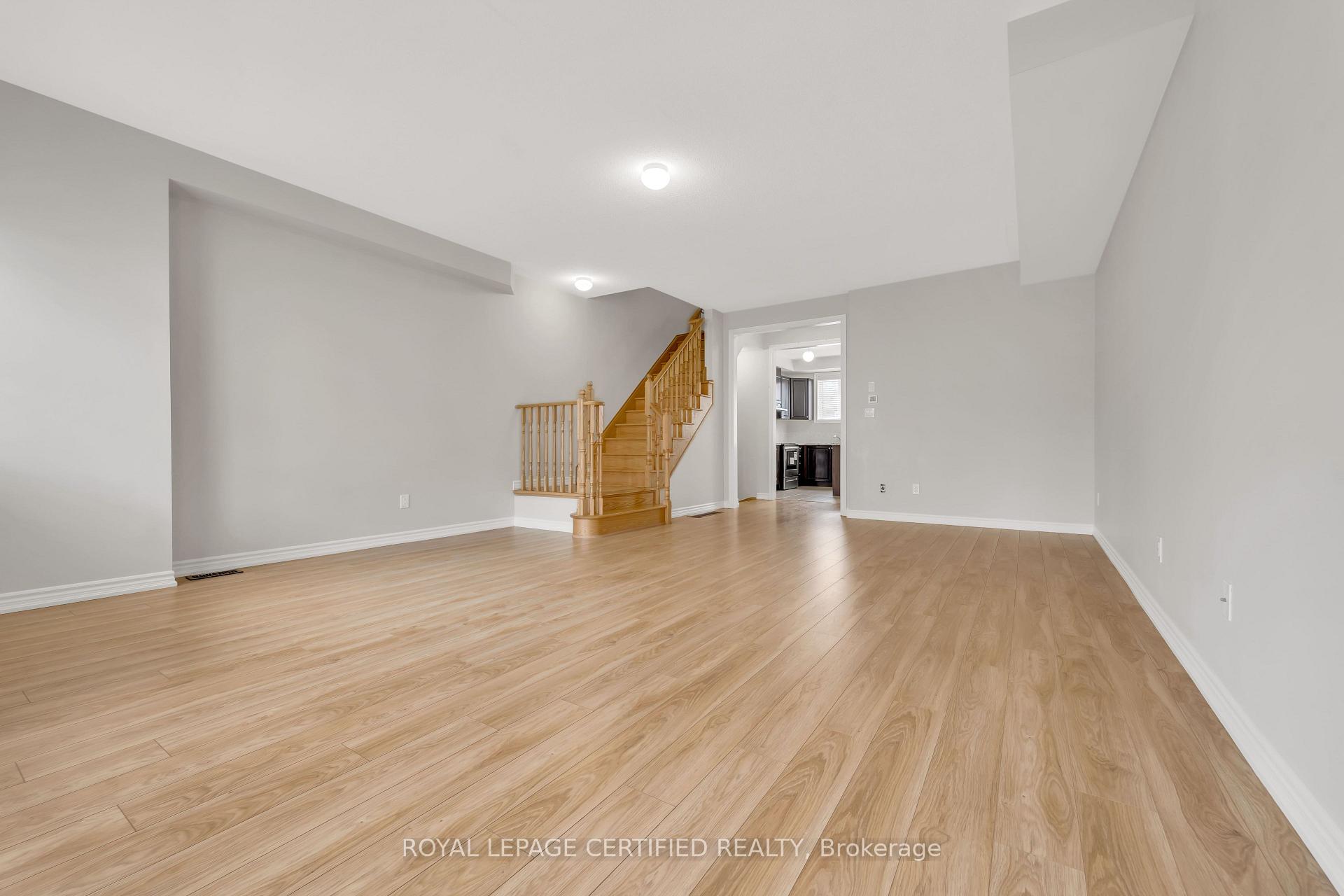Photo 5 of 13 Shiff Crescent, Brampton, Heart Lake East — HOMEH