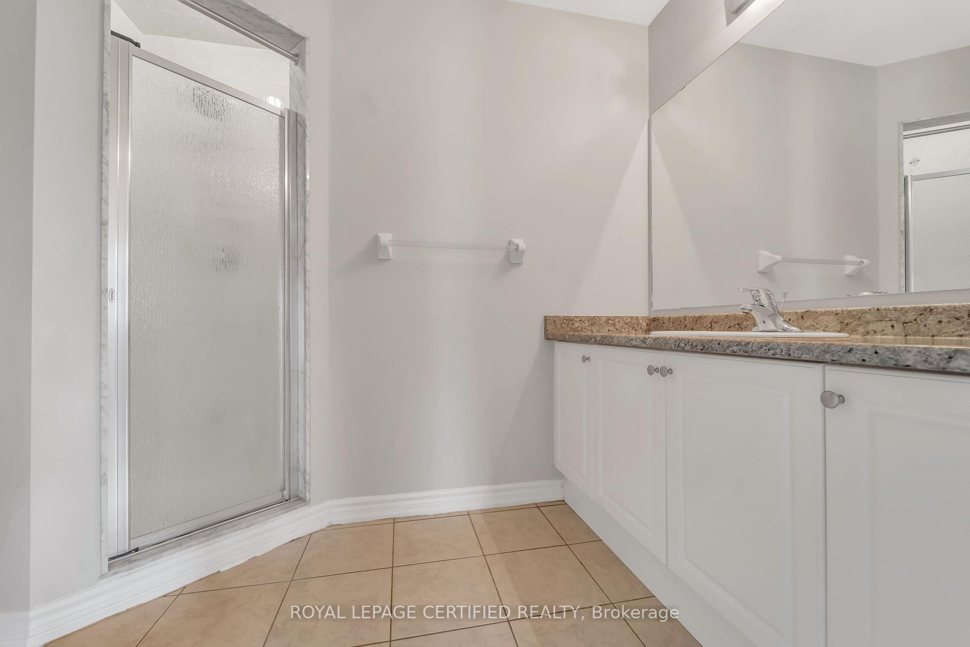 Photo 10 of 13 Shiff Crescent, Brampton, Heart Lake East — HOMEH