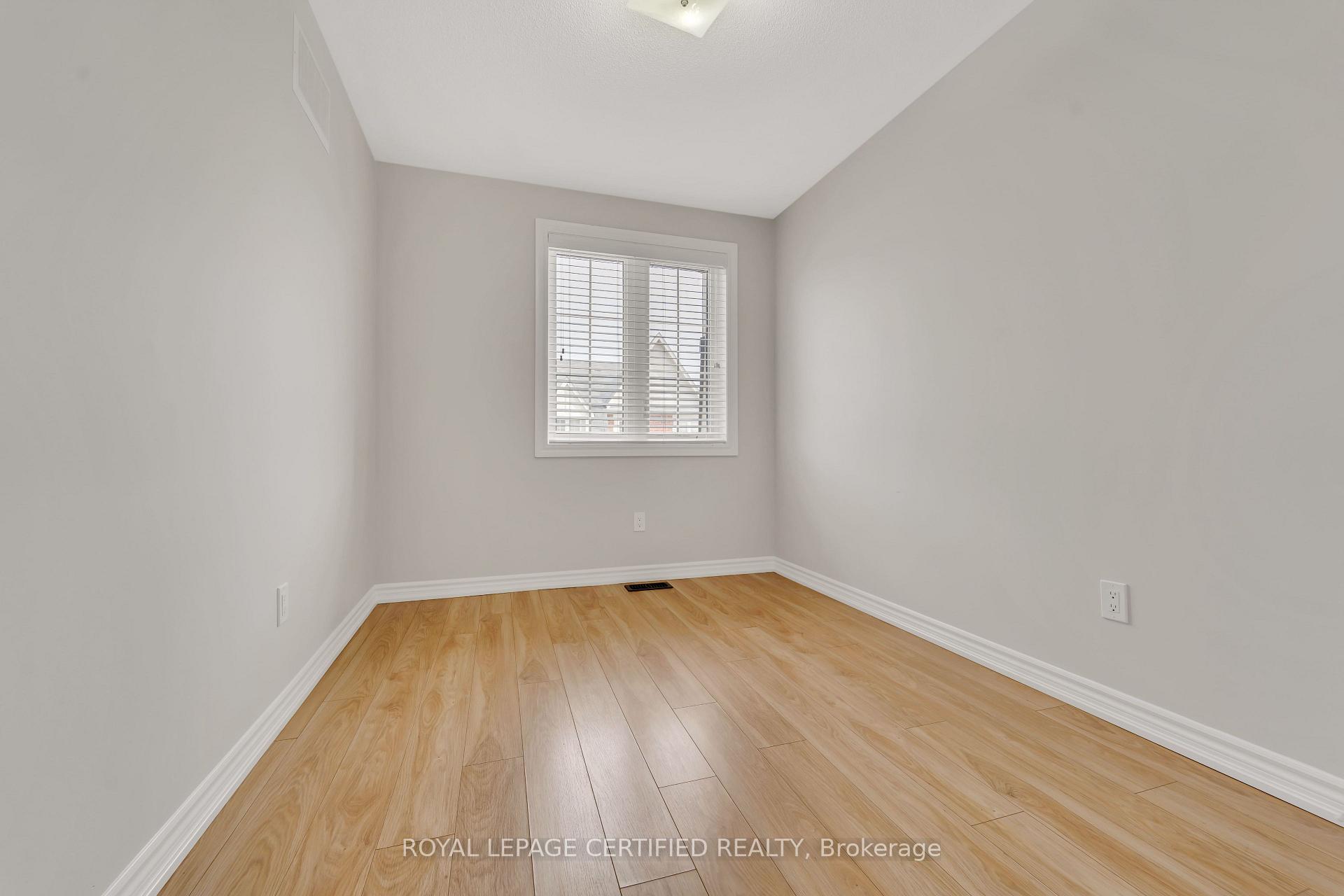 Photo 11 of 13 Shiff Crescent, Brampton, Heart Lake East — HOMEH