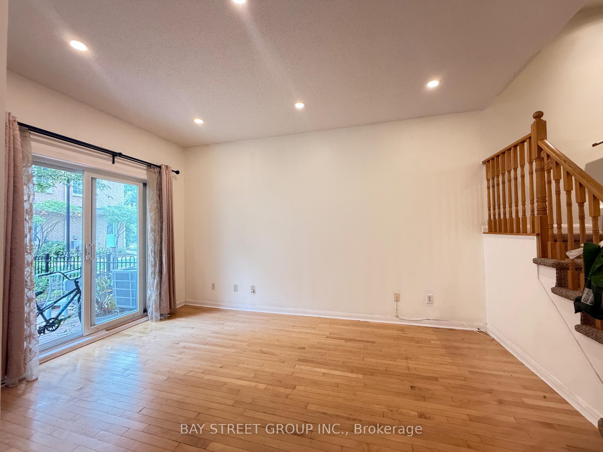 Photo 5 of Unit 16, 20 St Moritz Way, Markham, Unionville — HOMEH