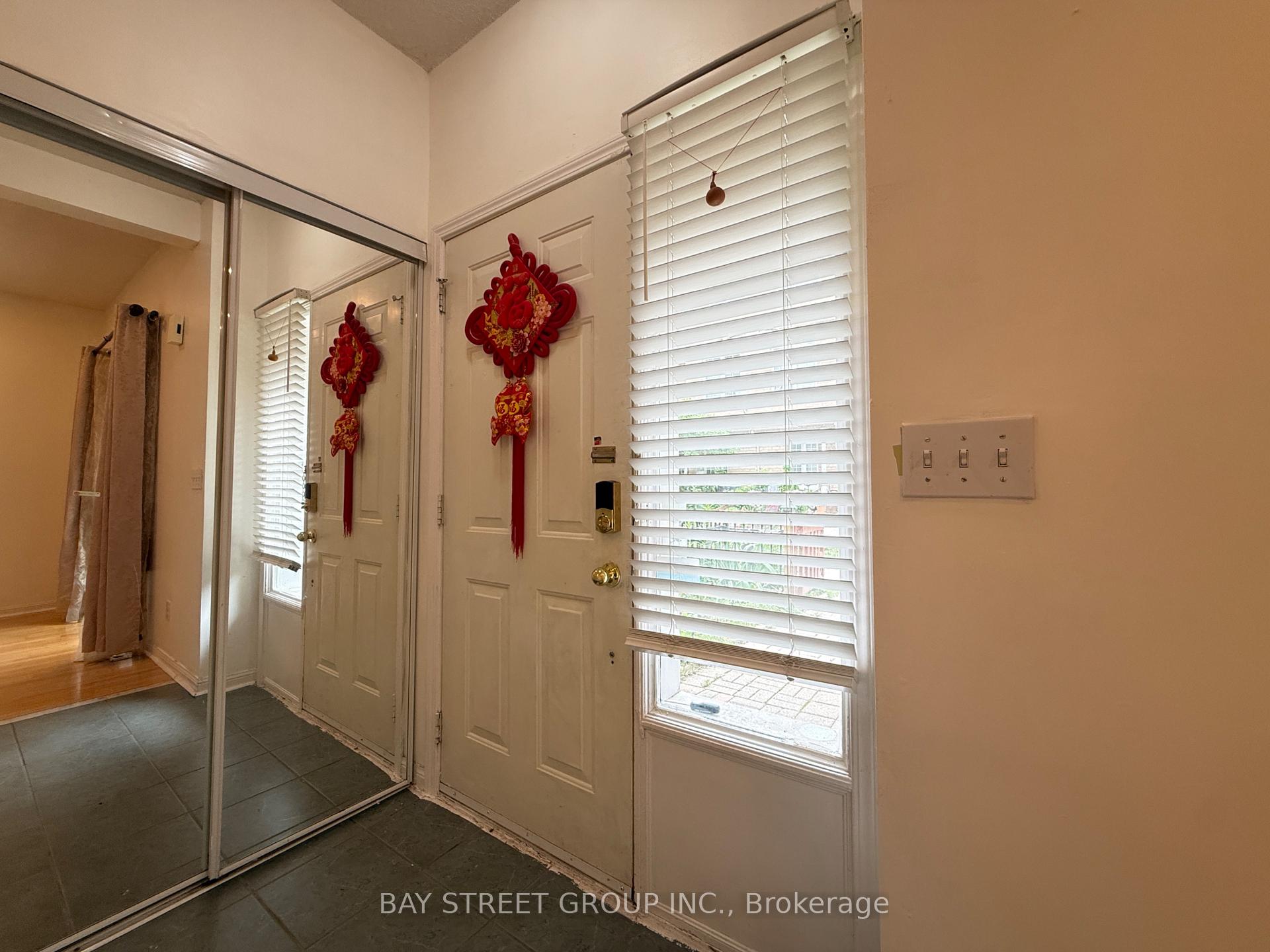 Photo 8 of Unit 16, 20 St Moritz Way, Markham, Unionville — HOMEH